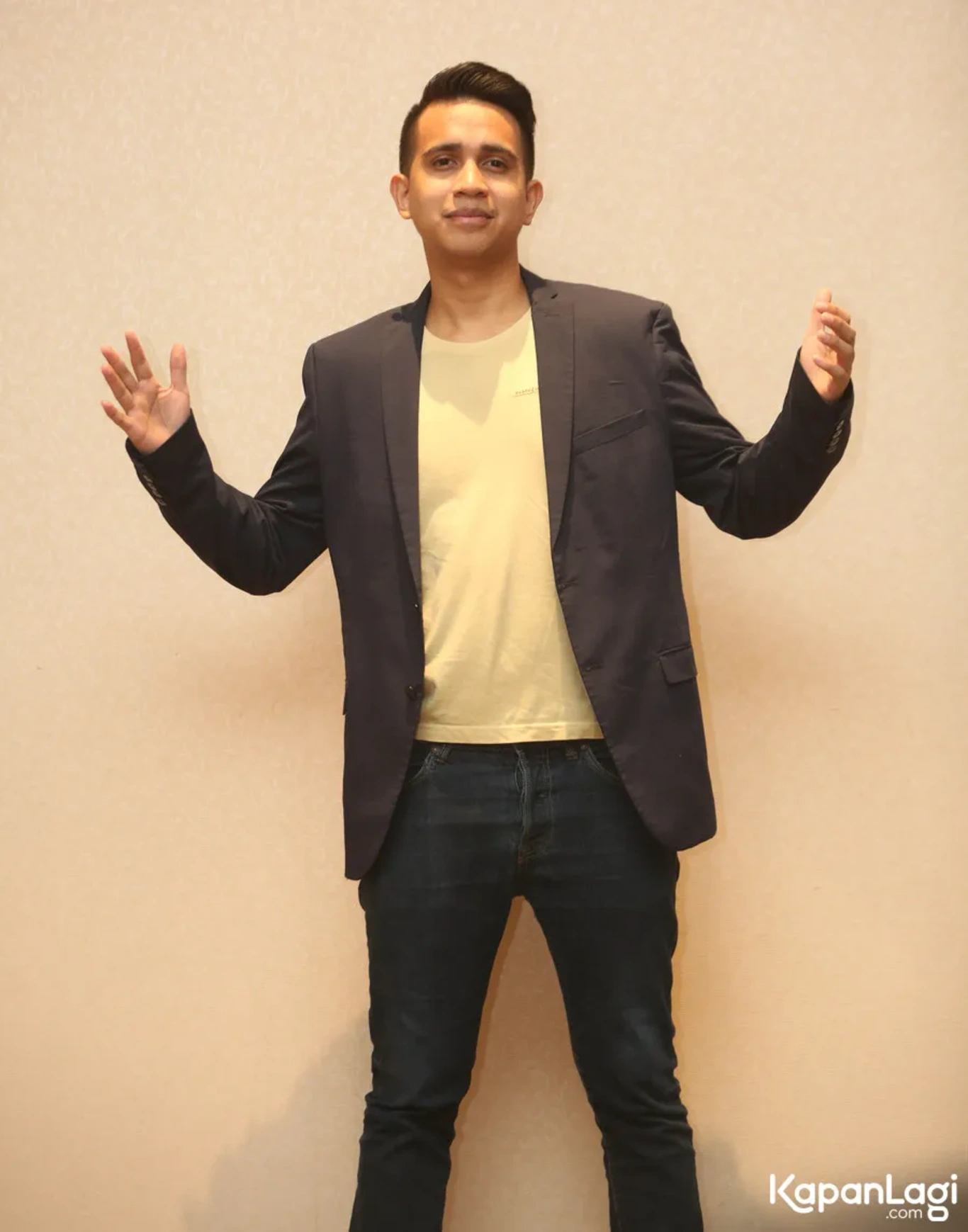 Jika Anda tidak melihat foto Andovi Da Lopez, kemungkinan karena foto dengan nomor tersebut tidak tersedia di Kapanlagi.com™