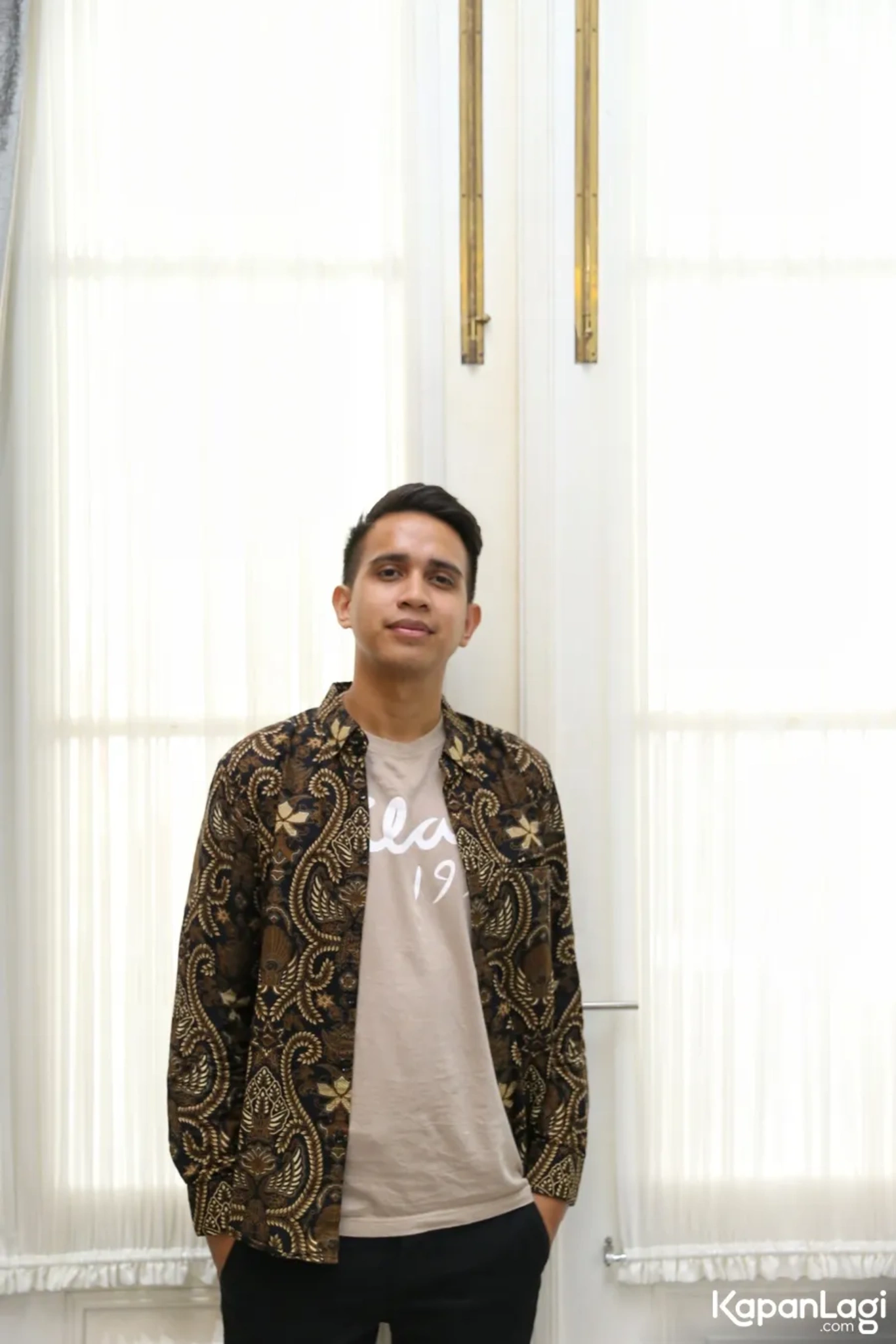 Jika Anda tidak melihat foto Andovi Da Lopez, kemungkinan karena foto dengan nomor tersebut tidak tersedia di Kapanlagi.com™