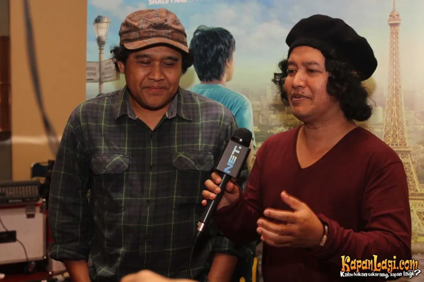 Jika Anda tidak melihat foto Andrea Hirata, kemungkinan karena foto dengan nomor tersebut tidak tersedia di Kapanlagi.com™