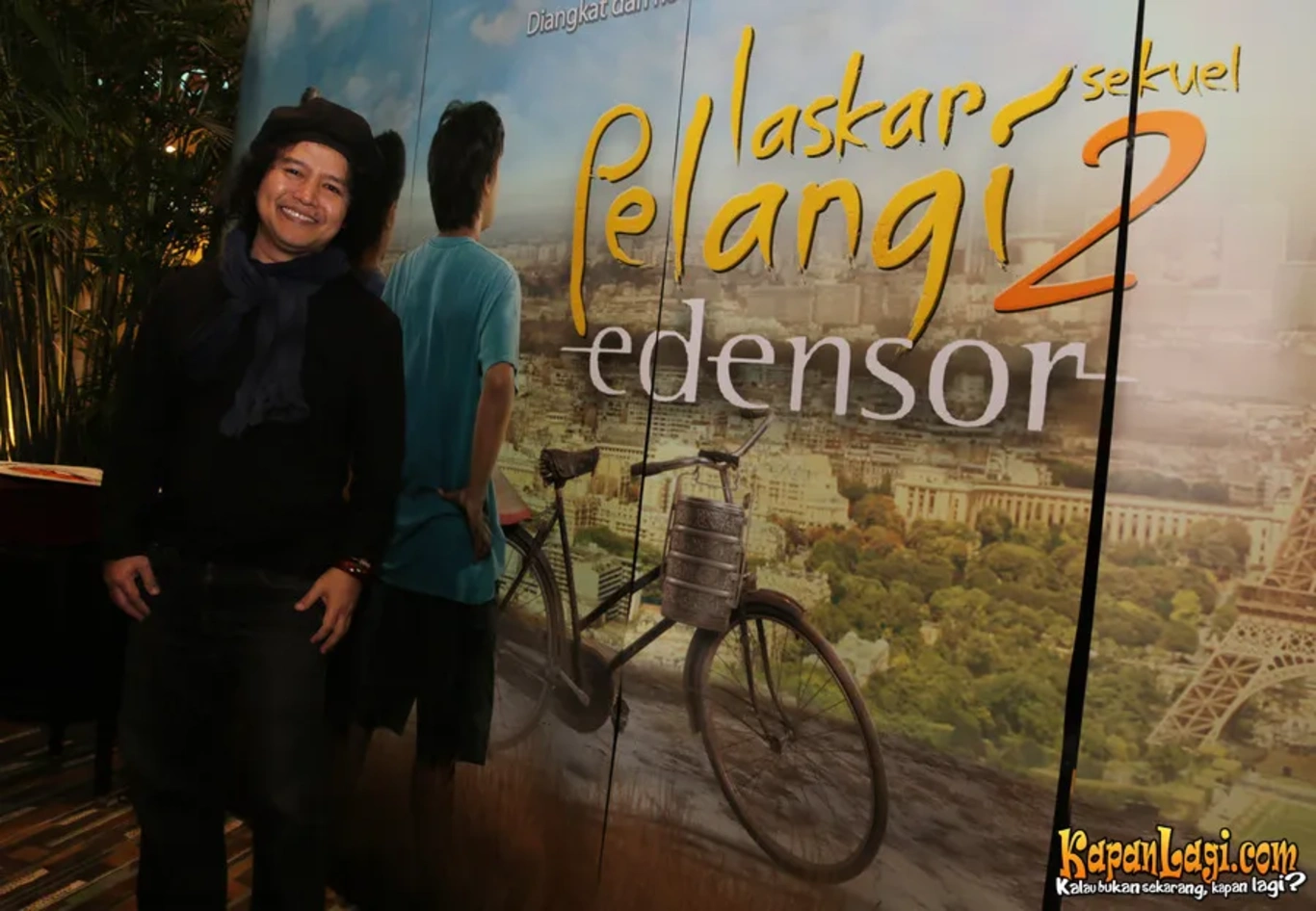 Jika Anda tidak melihat foto Andrea Hirata, kemungkinan karena foto dengan nomor tersebut tidak tersedia di Kapanlagi.com™