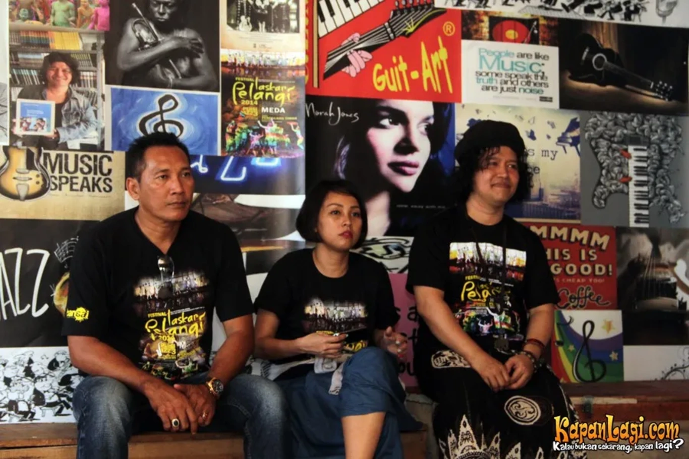 Jika Anda tidak melihat foto Andrea Hirata, kemungkinan karena foto dengan nomor tersebut tidak tersedia di Kapanlagi.com™