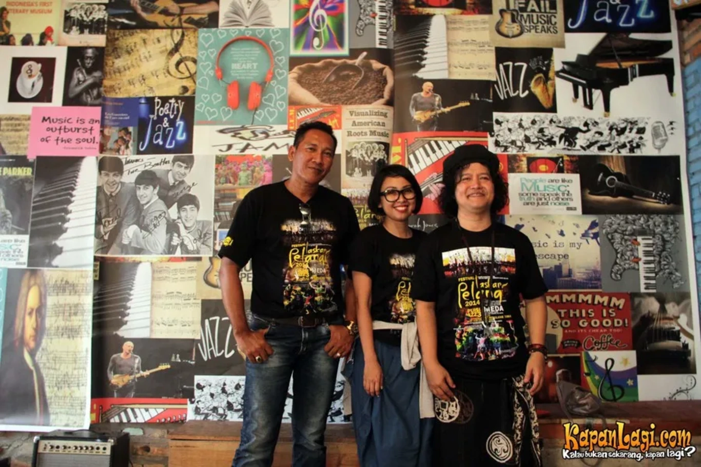 Jika Anda tidak melihat foto Andrea Hirata, kemungkinan karena foto dengan nomor tersebut tidak tersedia di Kapanlagi.com™