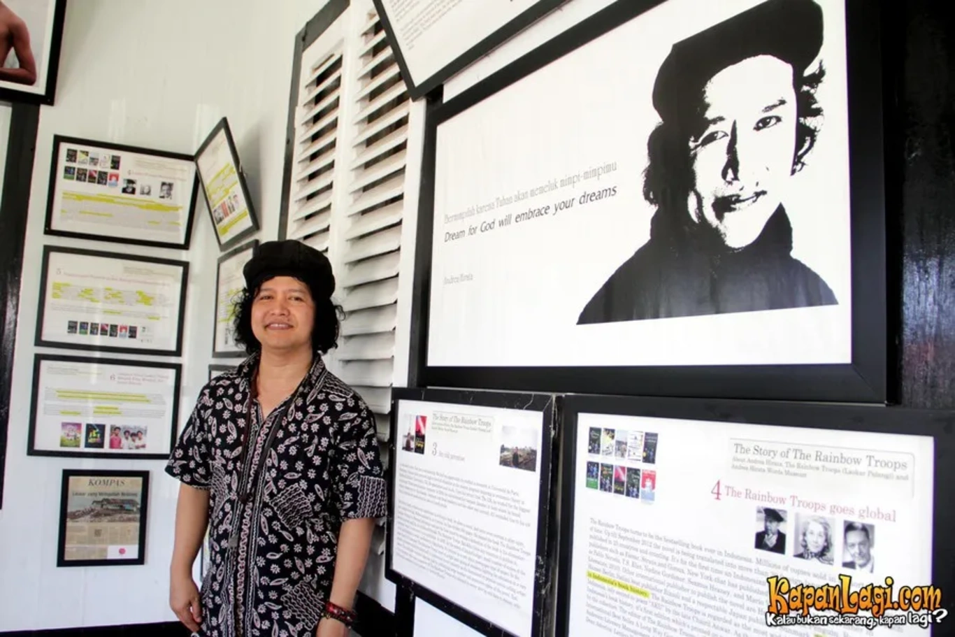 Jika Anda tidak melihat foto Andrea Hirata, kemungkinan karena foto dengan nomor tersebut tidak tersedia di Kapanlagi.com™