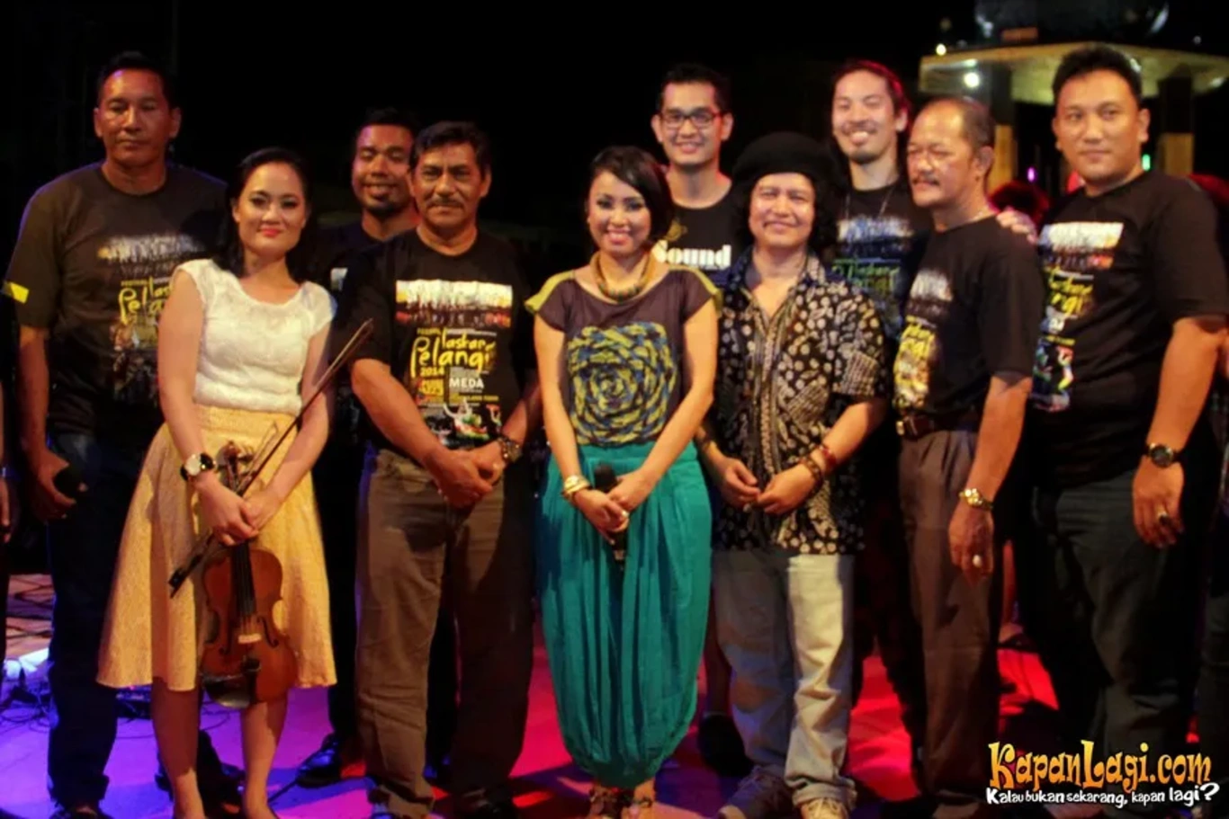 Jika Anda tidak melihat foto Andrea Hirata, kemungkinan karena foto dengan nomor tersebut tidak tersedia di Kapanlagi.com™