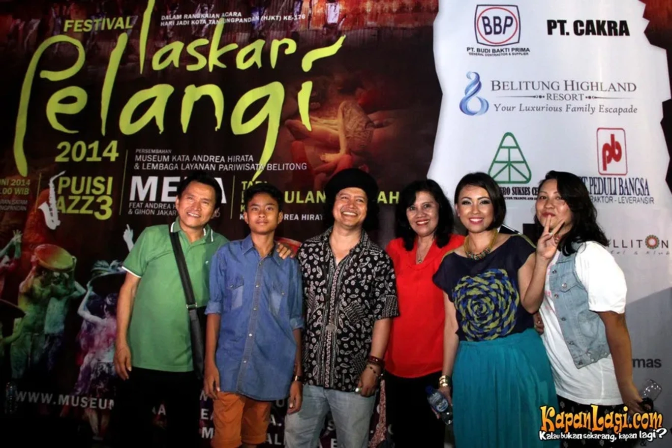 Jika Anda tidak melihat foto Andrea Hirata, kemungkinan karena foto dengan nomor tersebut tidak tersedia di Kapanlagi.com™