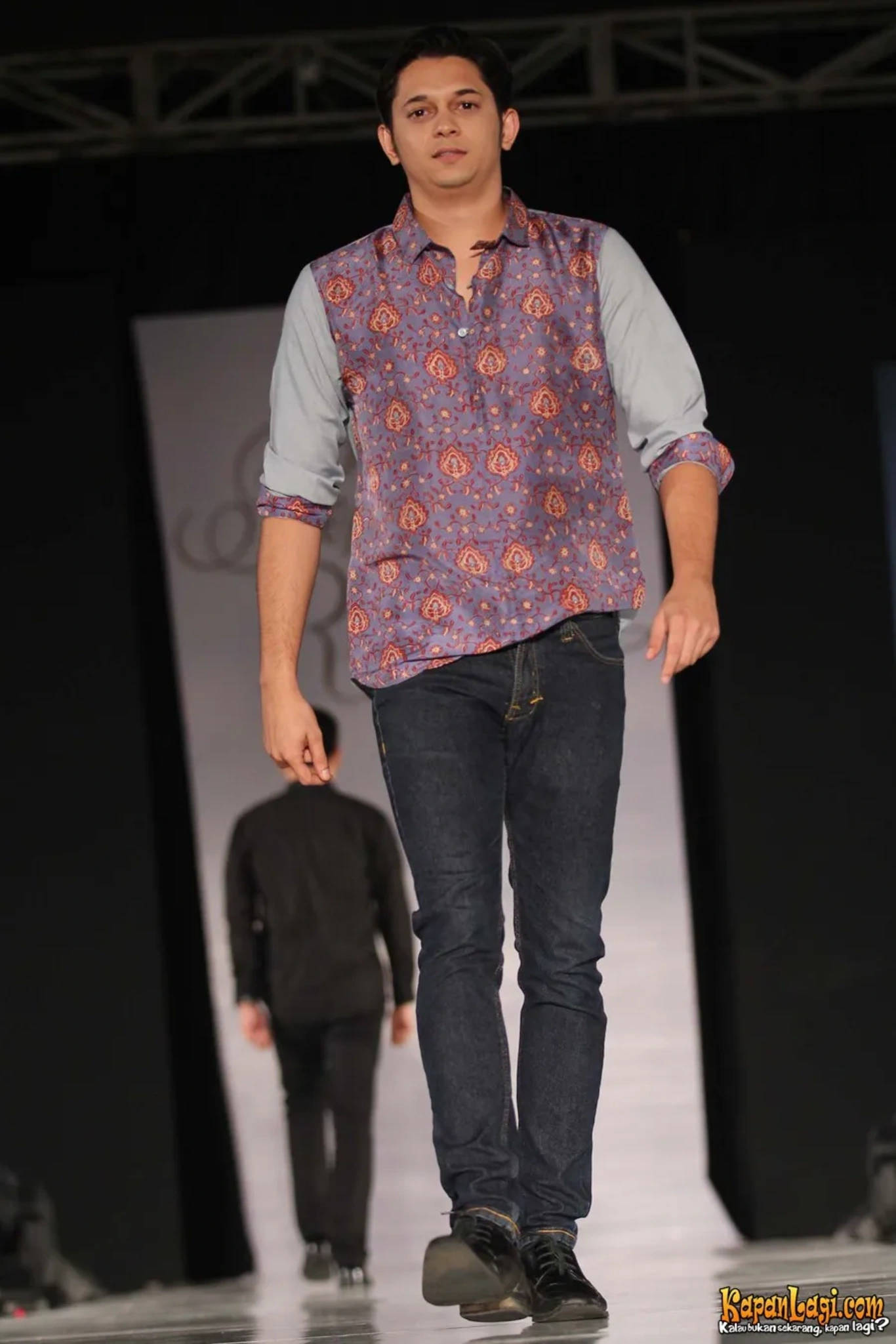 Jika Anda tidak melihat foto Andrew Andika, kemungkinan karena foto dengan nomor tersebut tidak tersedia di Kapanlagi.com™