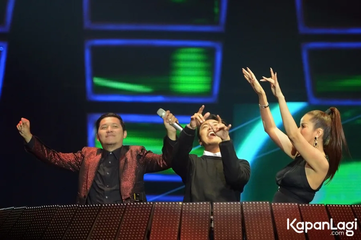 Jika Anda tidak melihat foto Angger Dimas, kemungkinan karena foto dengan nomor tersebut tidak tersedia di Kapanlagi.com™