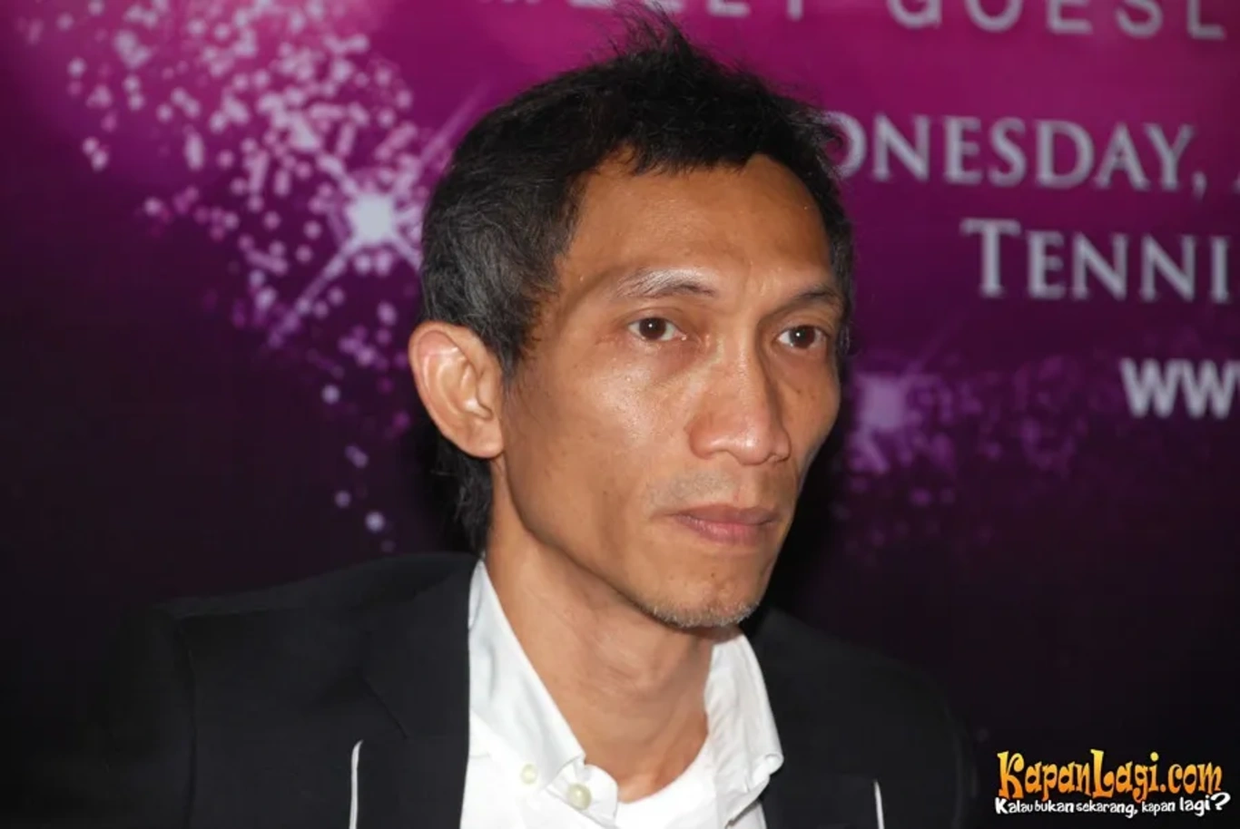 Jika Anda tidak melihat foto Anto Hoed, kemungkinan karena foto dengan nomor tersebut tidak tersedia di Kapanlagi.com™