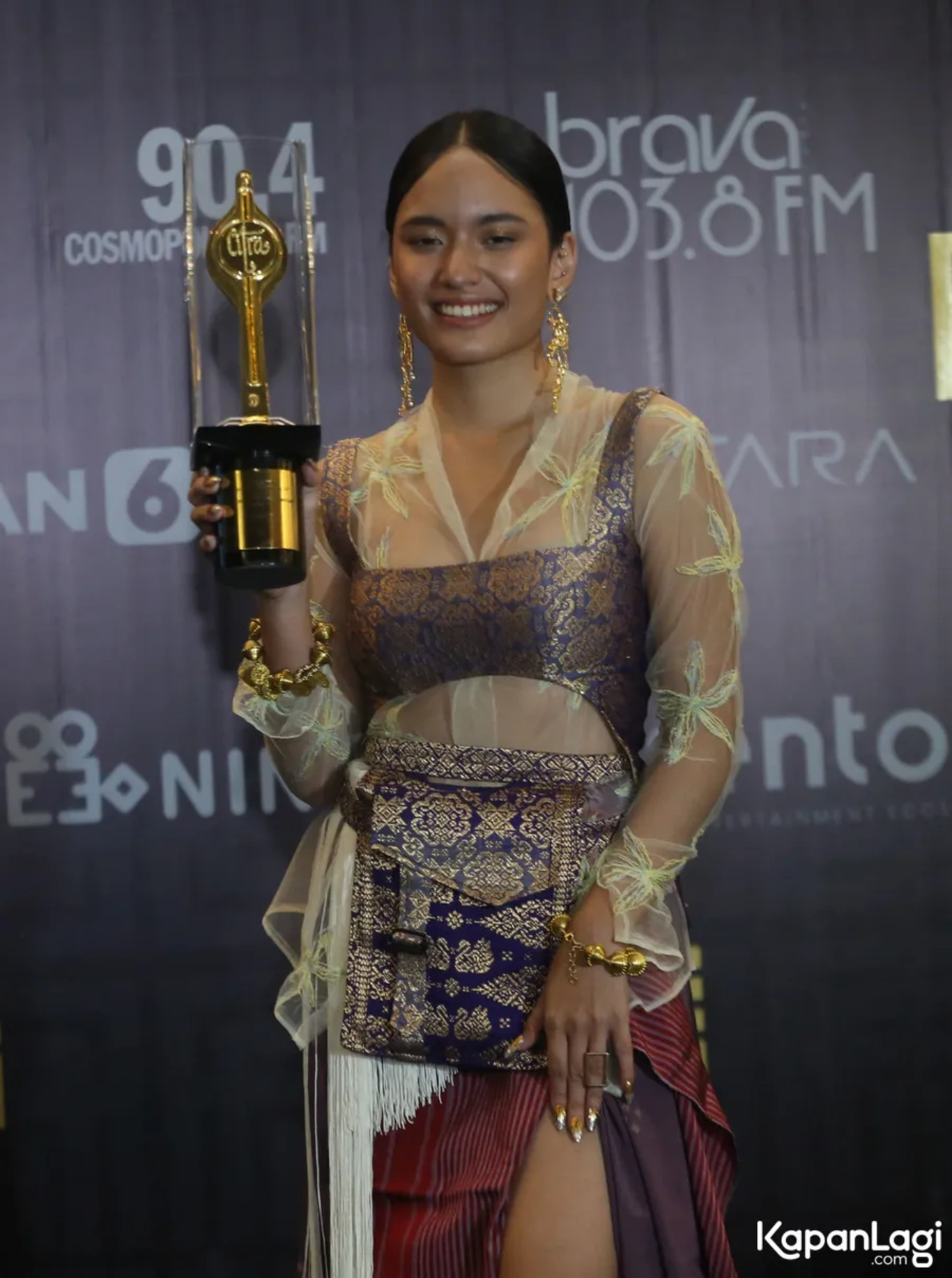 Jika Anda tidak melihat foto Arawinda Kirana, kemungkinan karena foto dengan nomor tersebut tidak tersedia di Kapanlagi.com™