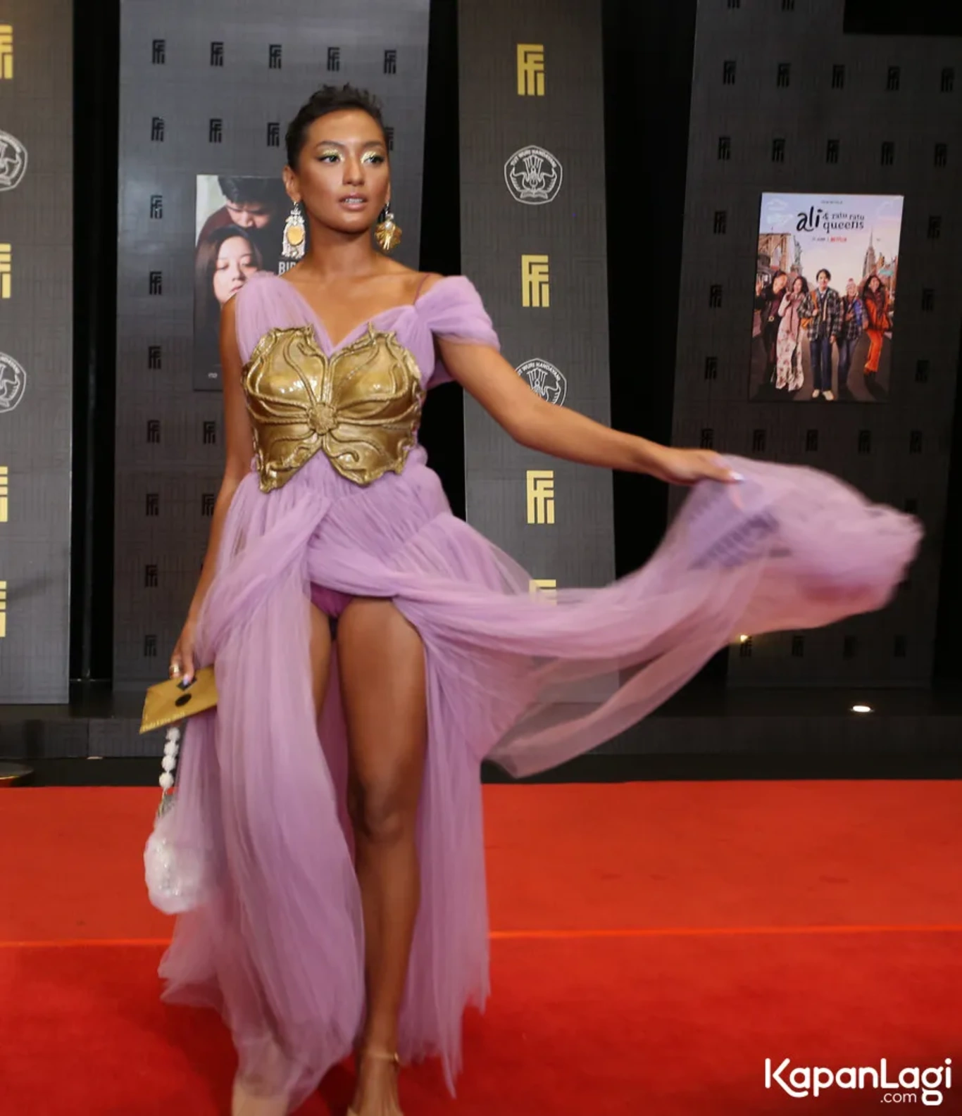 Jika Anda tidak melihat foto Arawinda Kirana, kemungkinan karena foto dengan nomor tersebut tidak tersedia di Kapanlagi.com™