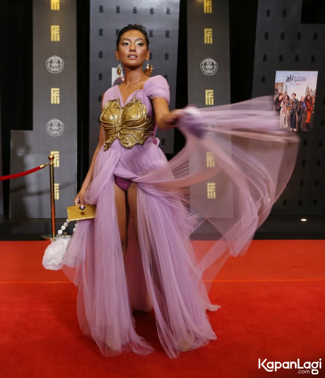 Jika Anda tidak melihat foto Arawinda Kirana, kemungkinan karena foto dengan nomor tersebut tidak tersedia di Kapanlagi.com™