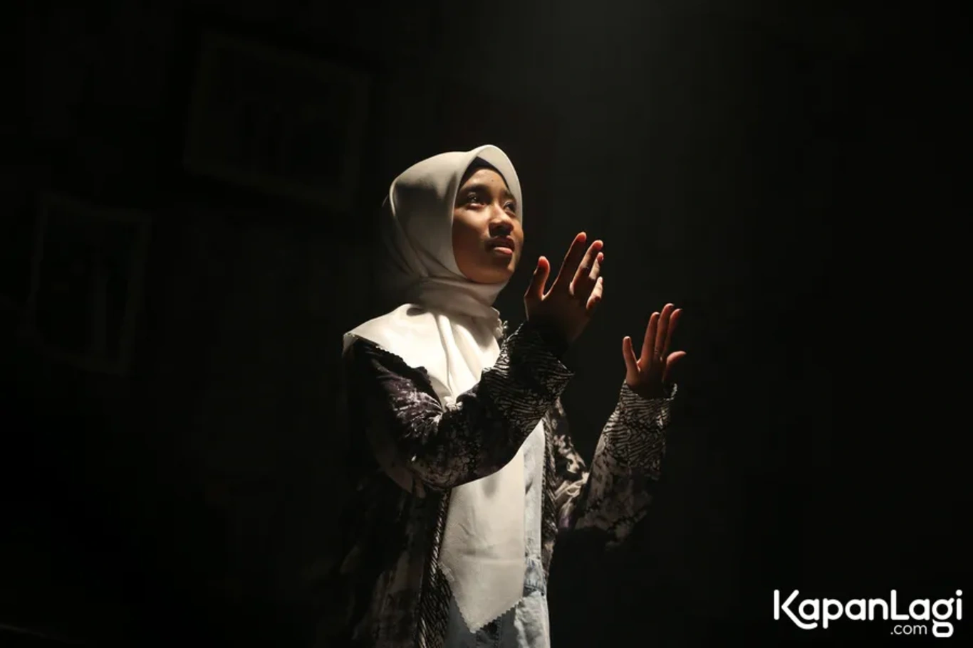 Jika Anda tidak melihat foto Arfa Marqia, kemungkinan karena foto dengan nomor tersebut tidak tersedia di Kapanlagi.com™