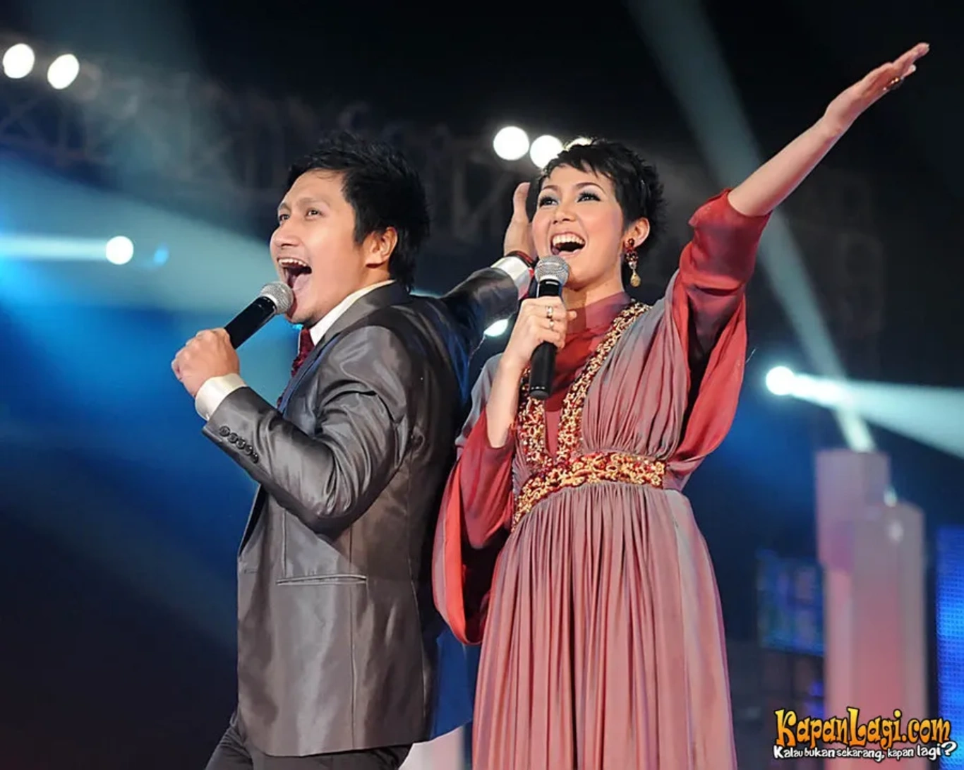 Jika Anda tidak melihat foto Arie Untung, kemungkinan karena foto dengan nomor tersebut tidak tersedia di Kapanlagi.com™