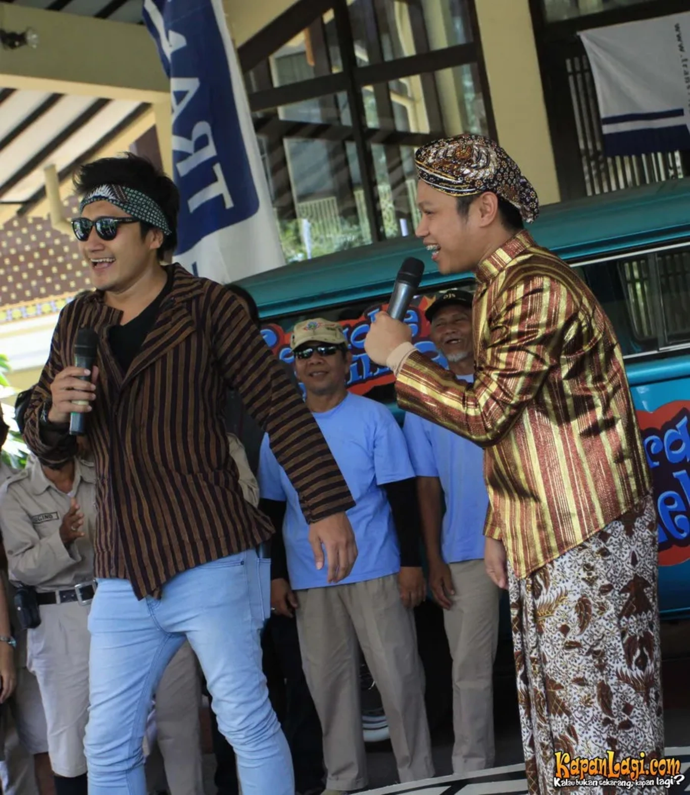 Jika Anda tidak melihat foto Arie Untung, kemungkinan karena foto dengan nomor tersebut tidak tersedia di Kapanlagi.com™