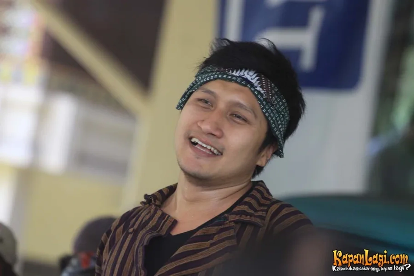 Jika Anda tidak melihat foto Arie Untung, kemungkinan karena foto dengan nomor tersebut tidak tersedia di Kapanlagi.com™