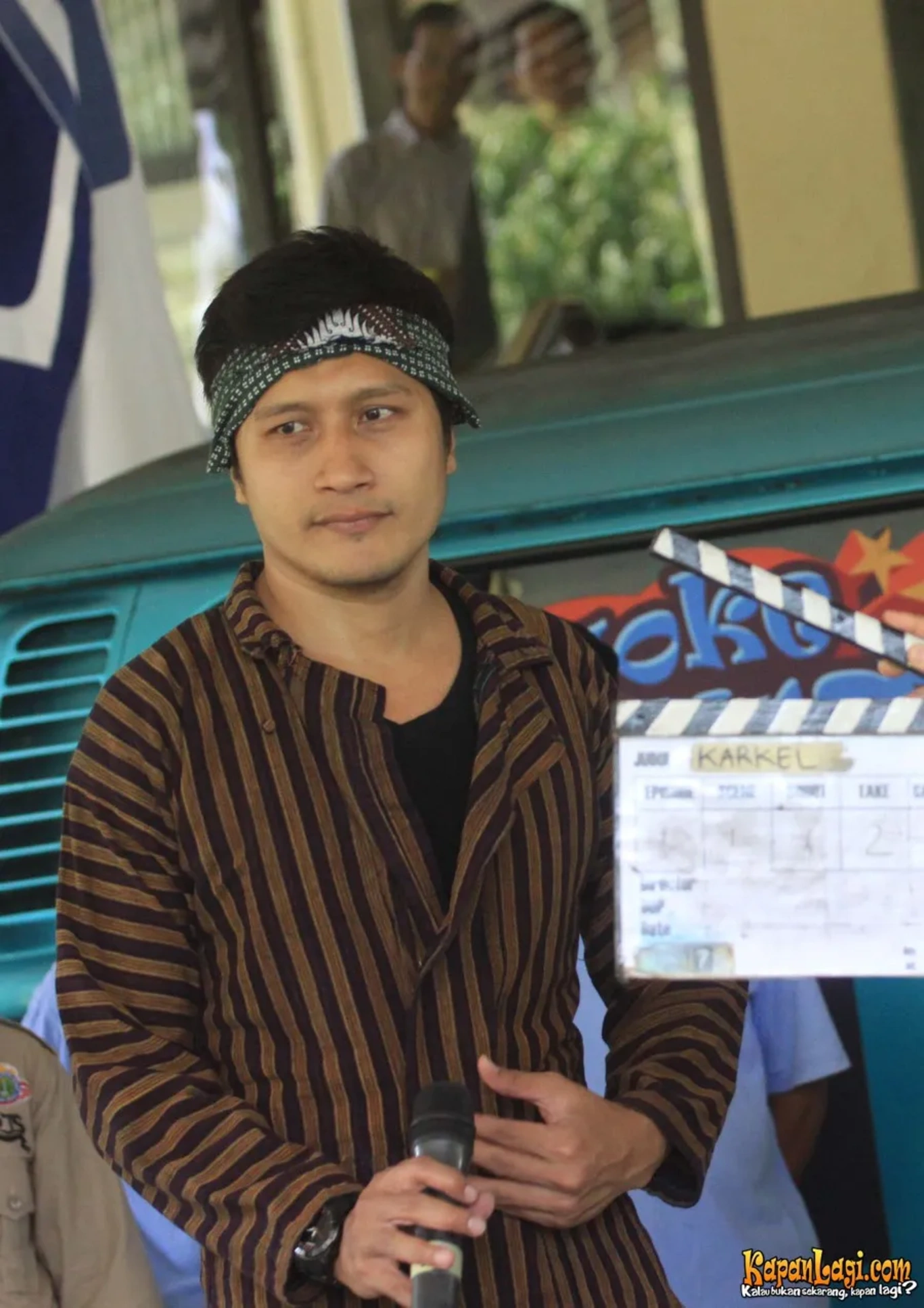 Jika Anda tidak melihat foto Arie Untung, kemungkinan karena foto dengan nomor tersebut tidak tersedia di Kapanlagi.com™