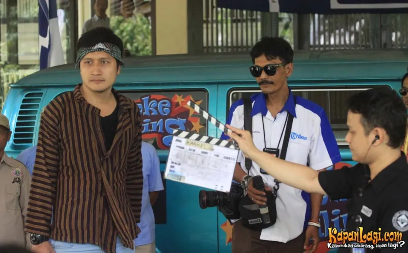 Jika Anda tidak melihat foto Arie Untung, kemungkinan karena foto dengan nomor tersebut tidak tersedia di Kapanlagi.com™