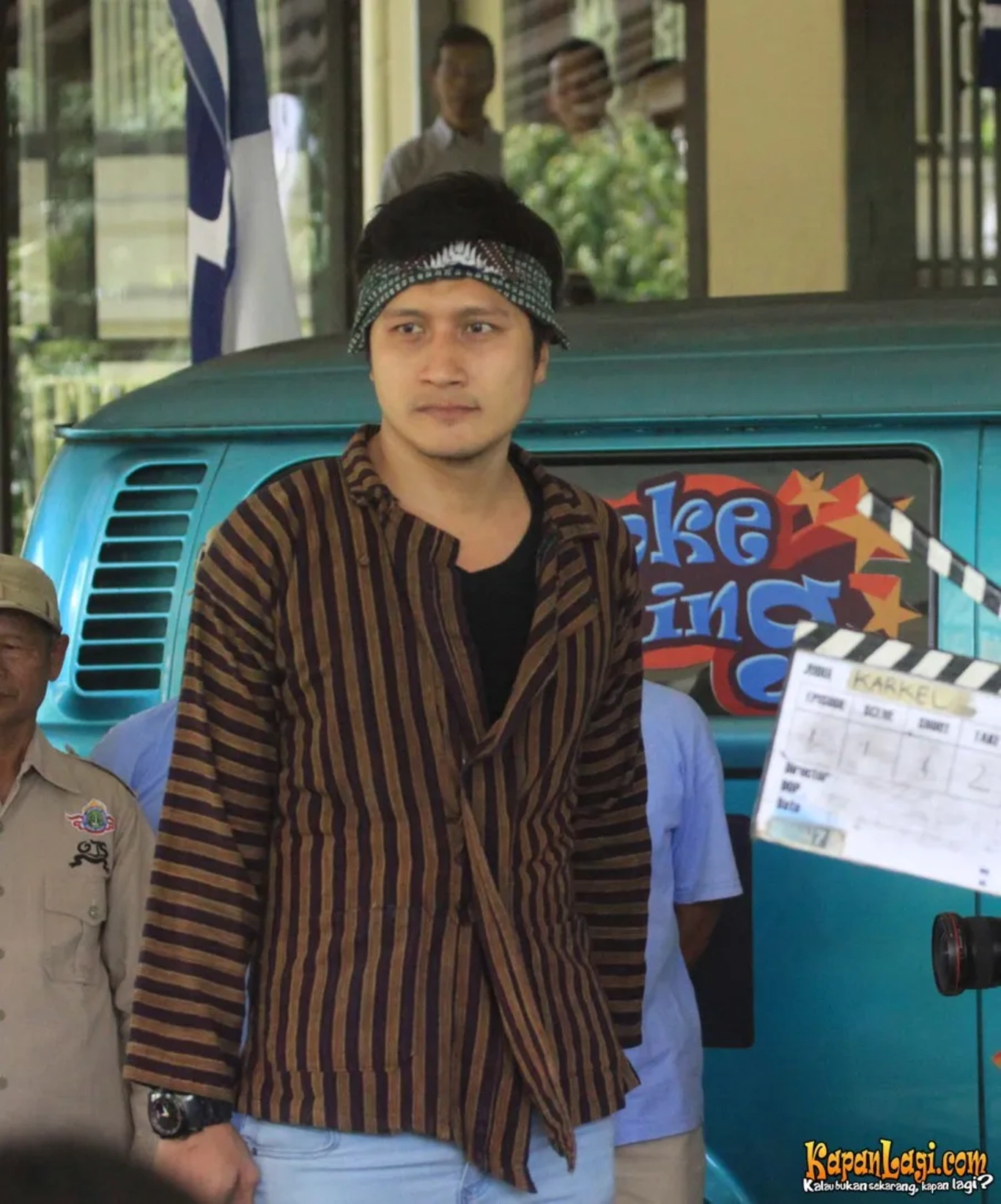 Jika Anda tidak melihat foto Arie Untung, kemungkinan karena foto dengan nomor tersebut tidak tersedia di Kapanlagi.com™