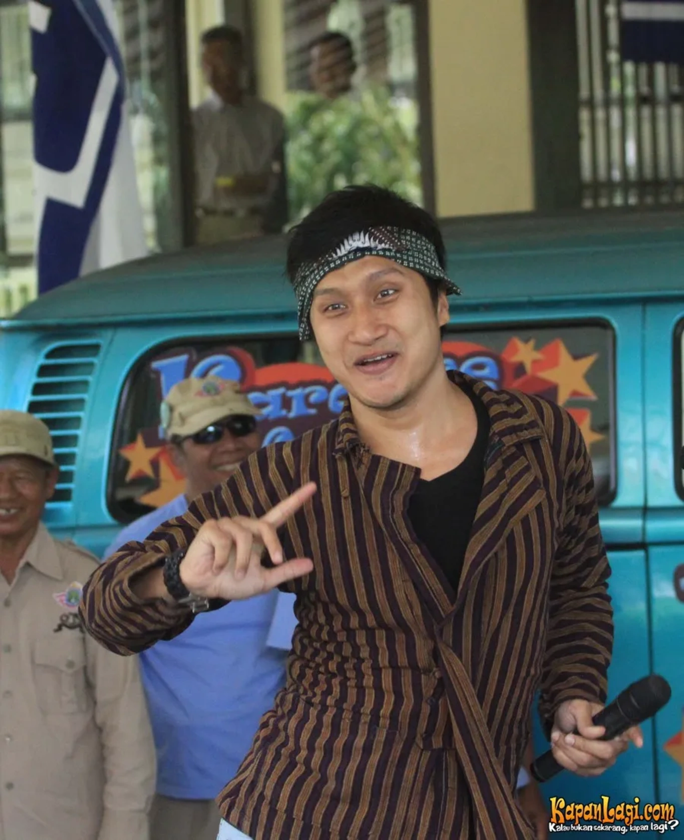 Jika Anda tidak melihat foto Arie Untung, kemungkinan karena foto dengan nomor tersebut tidak tersedia di Kapanlagi.com™