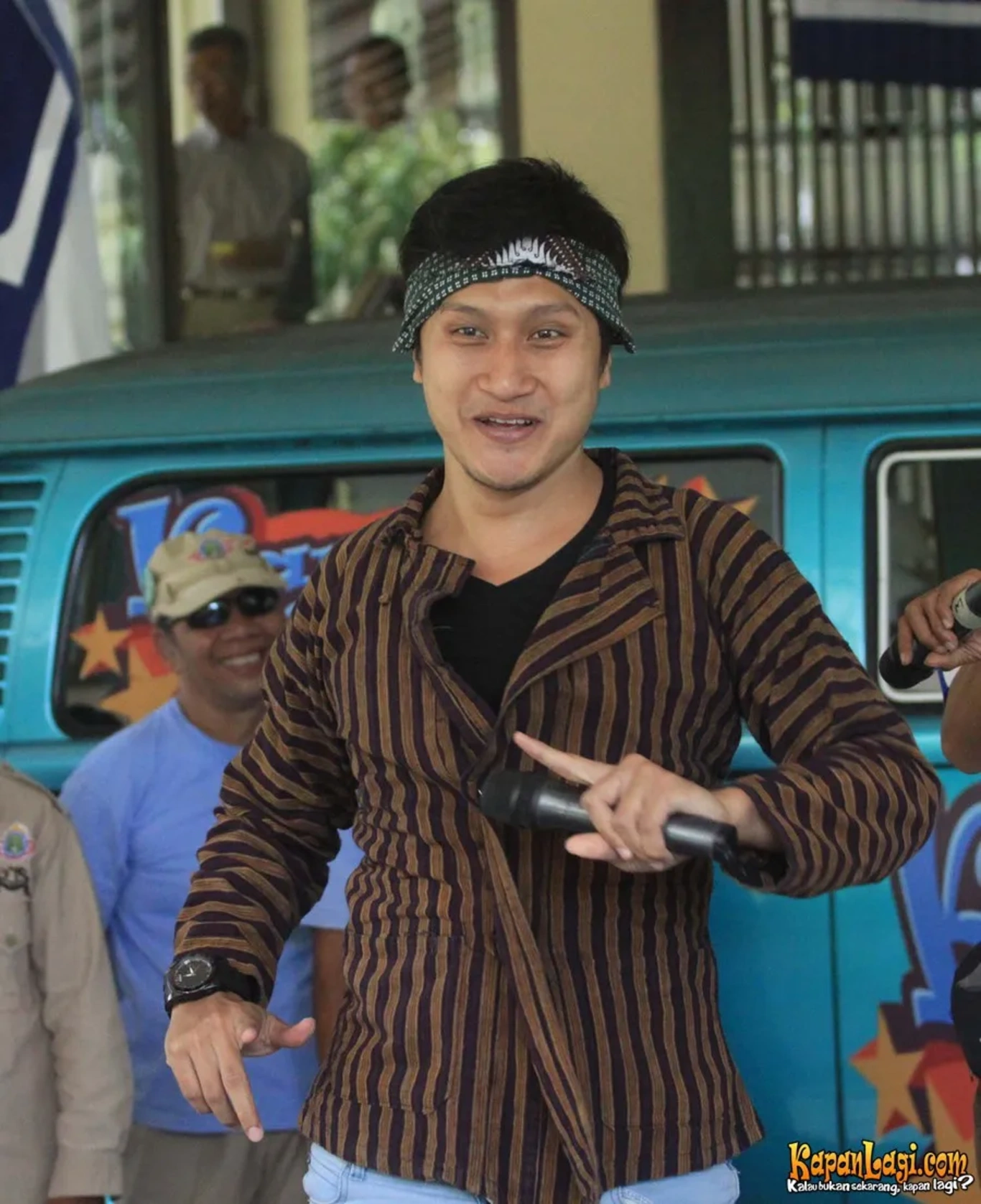 Jika Anda tidak melihat foto Arie Untung, kemungkinan karena foto dengan nomor tersebut tidak tersedia di Kapanlagi.com™