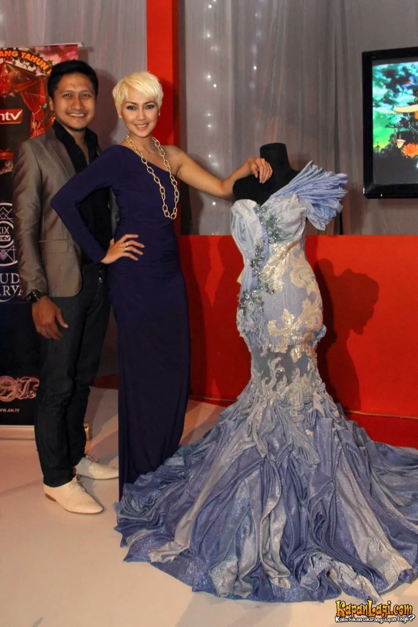 Jika Anda tidak melihat foto Arie Untung, kemungkinan karena foto dengan nomor tersebut tidak tersedia di Kapanlagi.com™