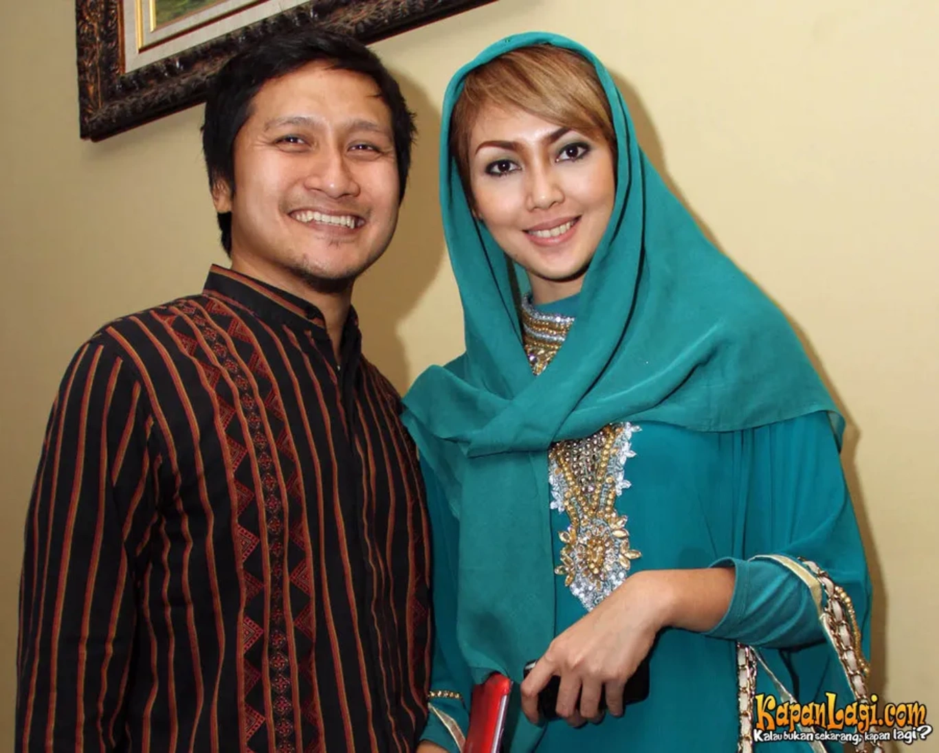 Jika Anda tidak melihat foto Arie Untung, kemungkinan karena foto dengan nomor tersebut tidak tersedia di Kapanlagi.com™