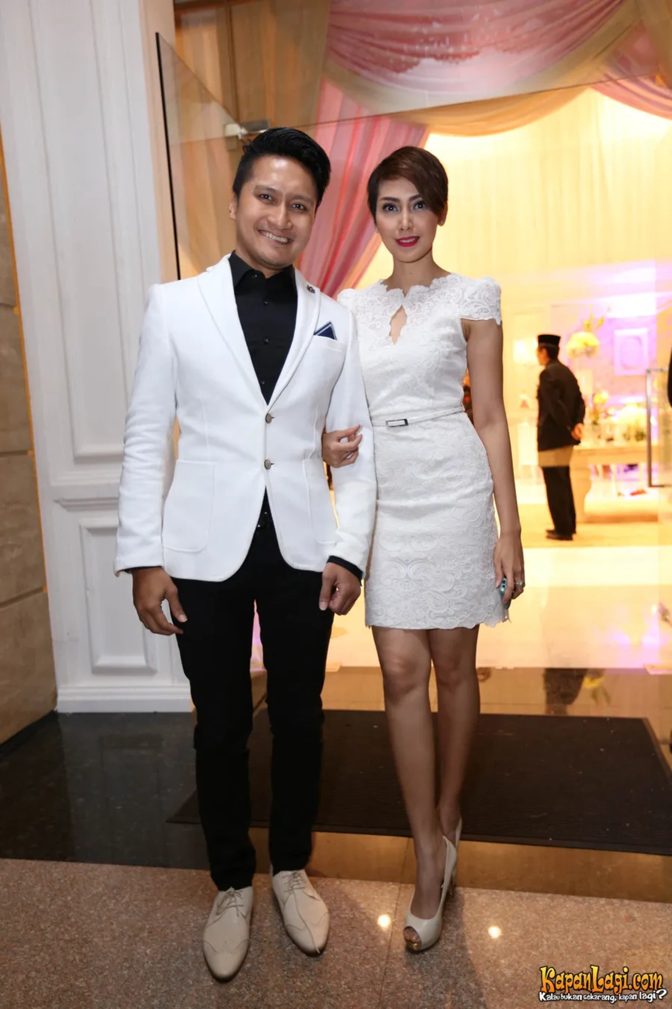 Jika Anda tidak melihat foto Arie Untung, kemungkinan karena foto dengan nomor tersebut tidak tersedia di Kapanlagi.com™