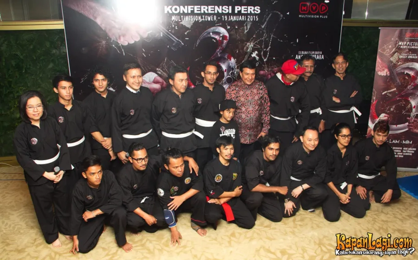 Jika Anda tidak melihat foto Arie Untung, kemungkinan karena foto dengan nomor tersebut tidak tersedia di Kapanlagi.com™