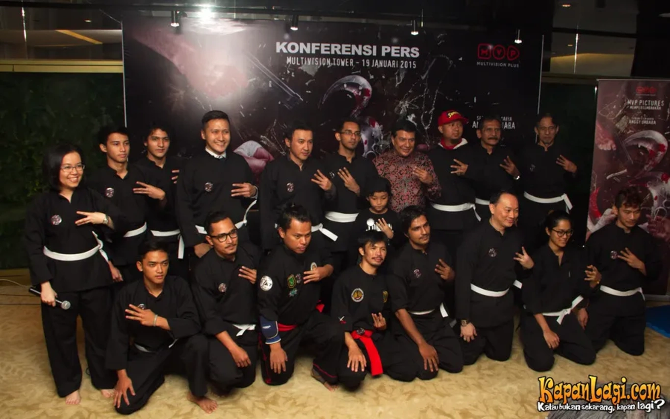 Jika Anda tidak melihat foto Arie Untung, kemungkinan karena foto dengan nomor tersebut tidak tersedia di Kapanlagi.com™