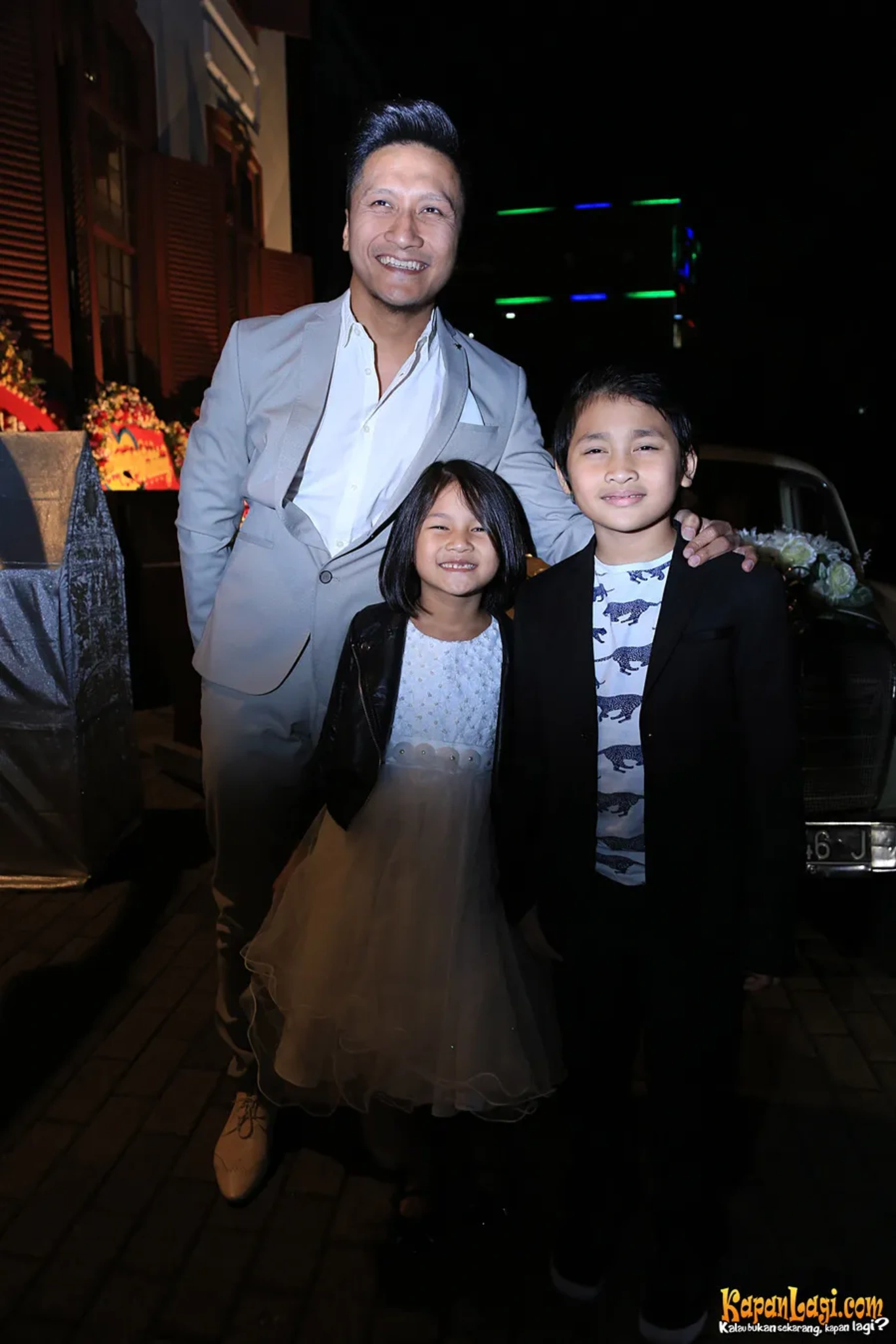 Jika Anda tidak melihat foto Arie Untung, kemungkinan karena foto dengan nomor tersebut tidak tersedia di Kapanlagi.com™