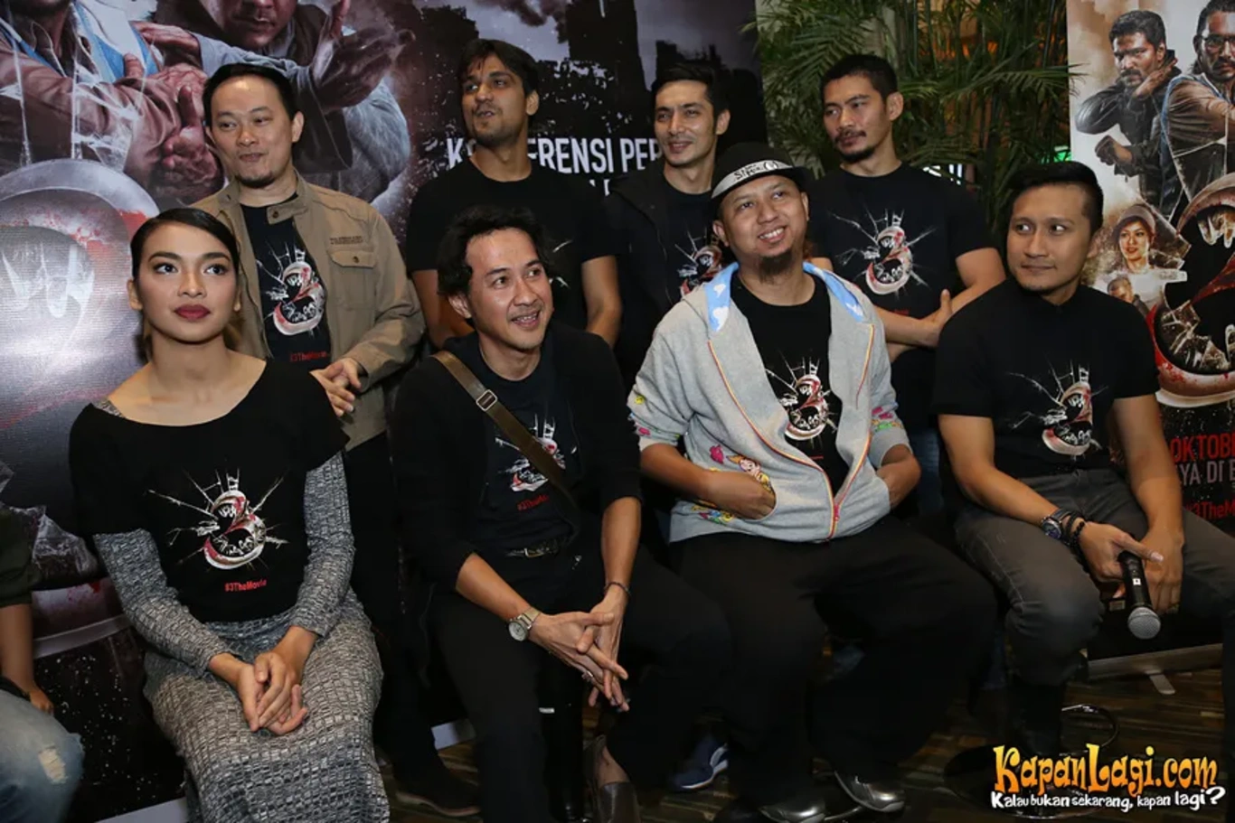 Jika Anda tidak melihat foto Arie Untung, kemungkinan karena foto dengan nomor tersebut tidak tersedia di Kapanlagi.com™