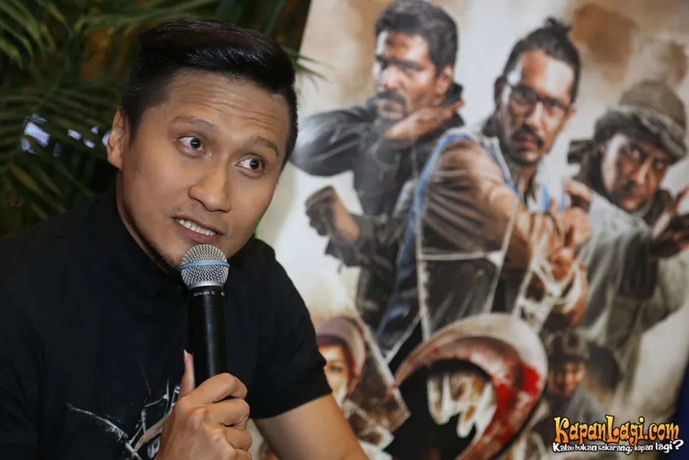 Jika Anda tidak melihat foto Arie Untung, kemungkinan karena foto dengan nomor tersebut tidak tersedia di Kapanlagi.com™