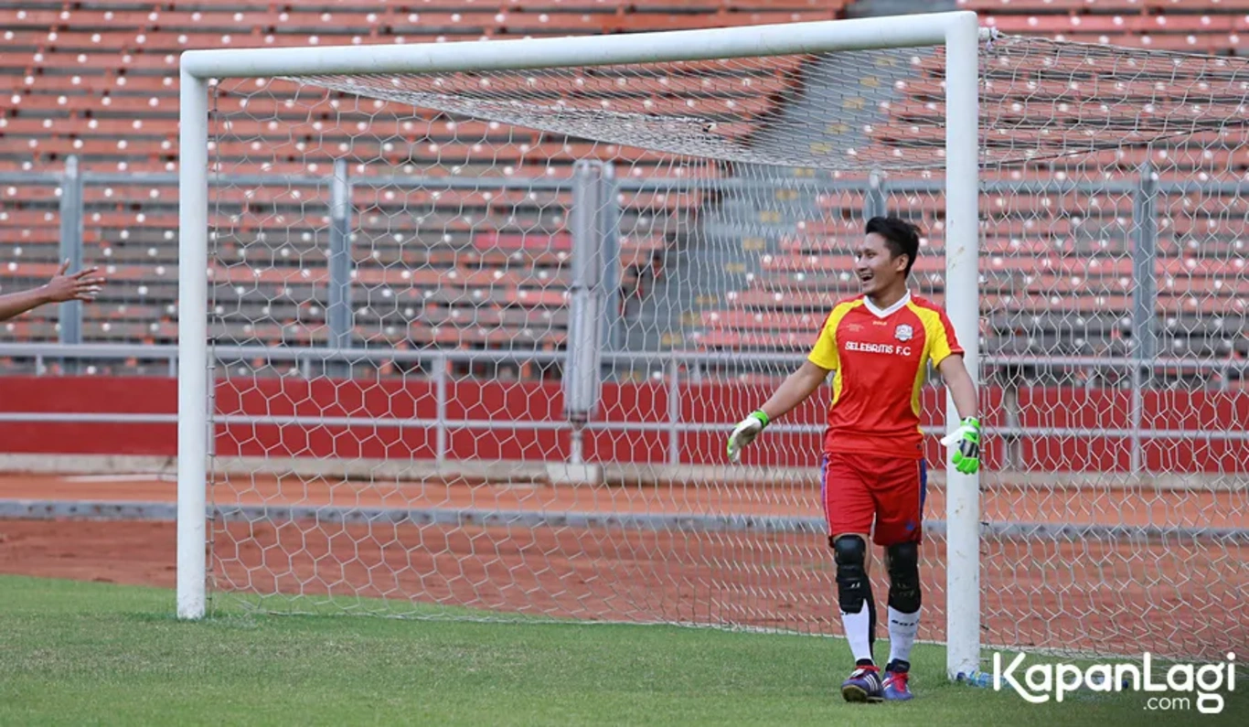 Jika Anda tidak melihat foto Arie Untung, kemungkinan karena foto dengan nomor tersebut tidak tersedia di Kapanlagi.com™