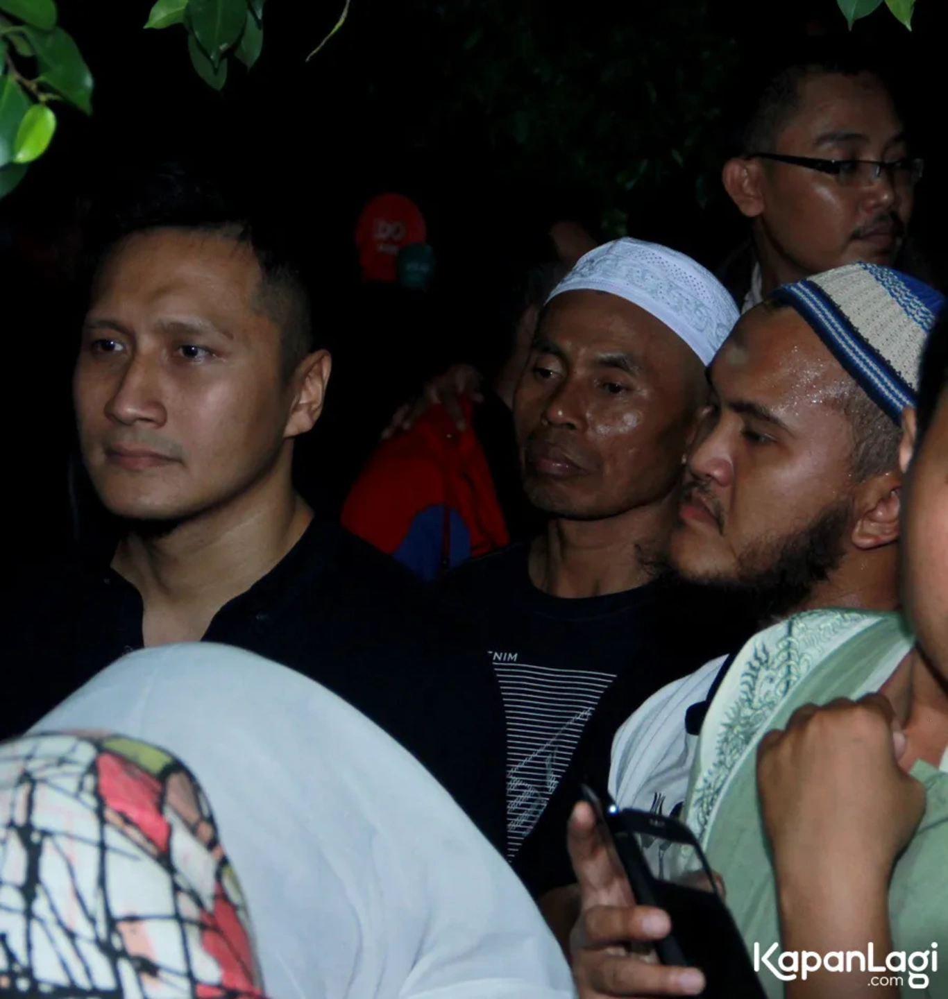 Jika Anda tidak melihat foto Arie Untung, kemungkinan karena foto dengan nomor tersebut tidak tersedia di Kapanlagi.com™