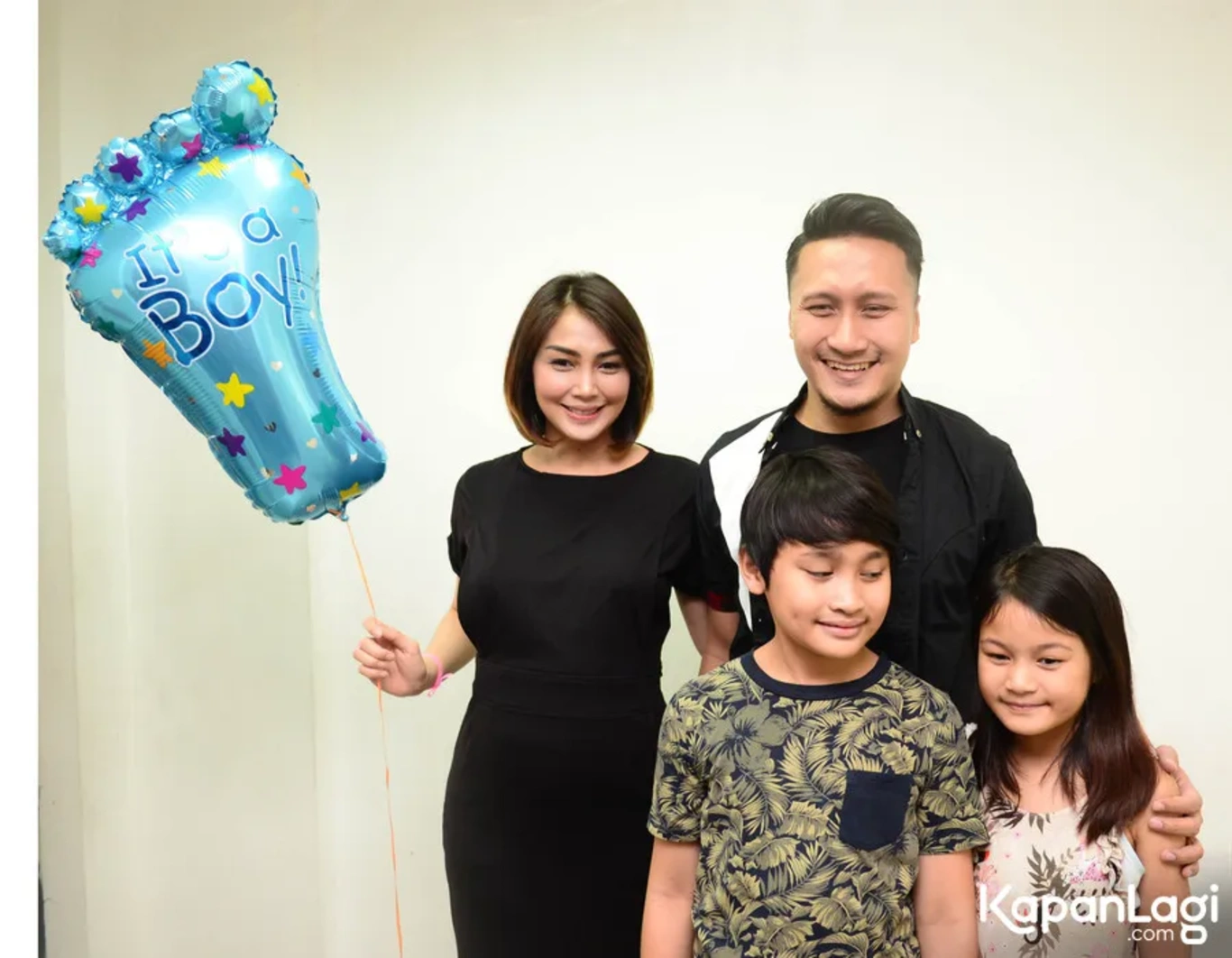 Jika Anda tidak melihat foto Arie Untung, kemungkinan karena foto dengan nomor tersebut tidak tersedia di Kapanlagi.com™