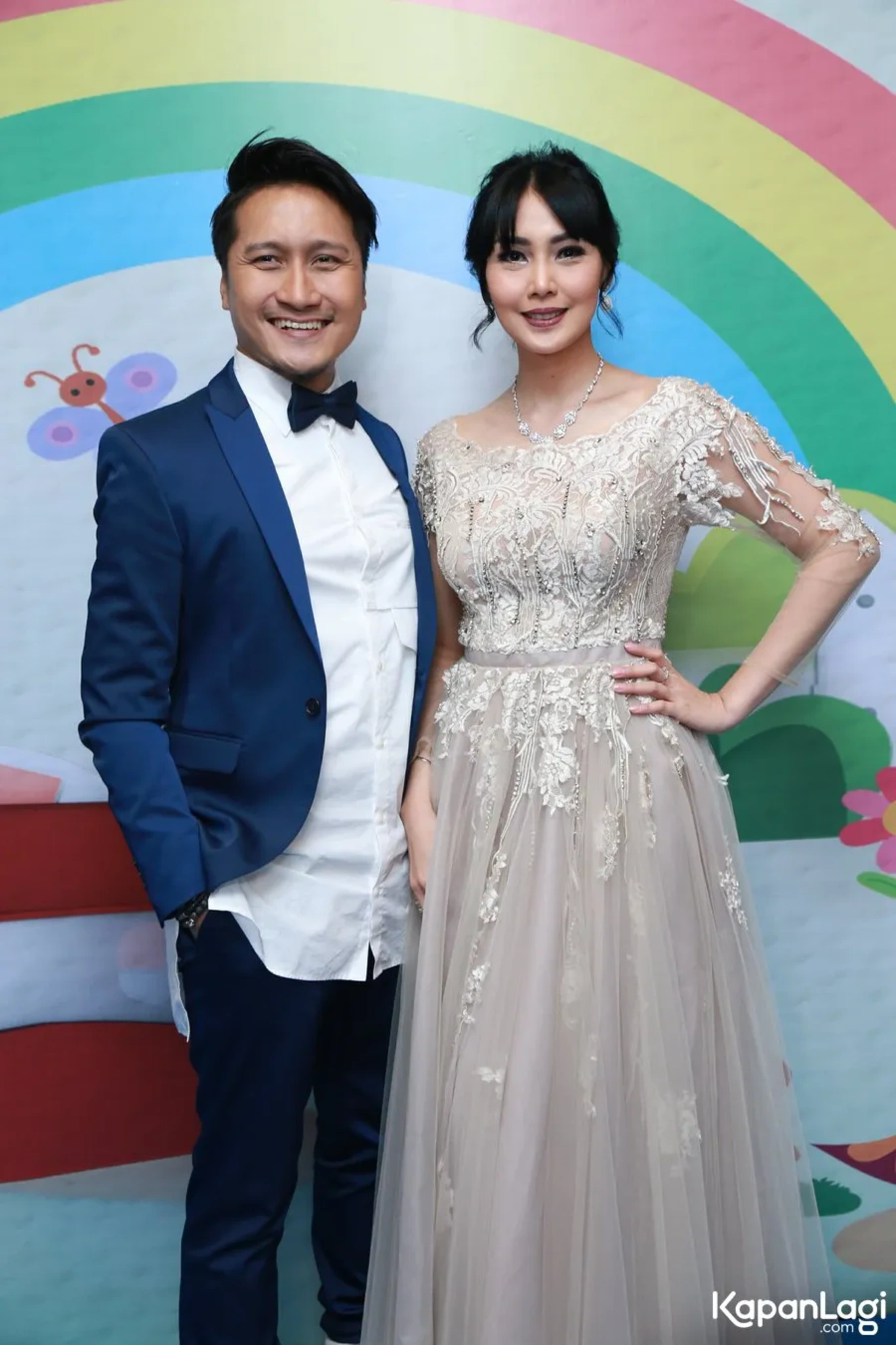 Jika Anda tidak melihat foto Arie Untung, kemungkinan karena foto dengan nomor tersebut tidak tersedia di Kapanlagi.com™