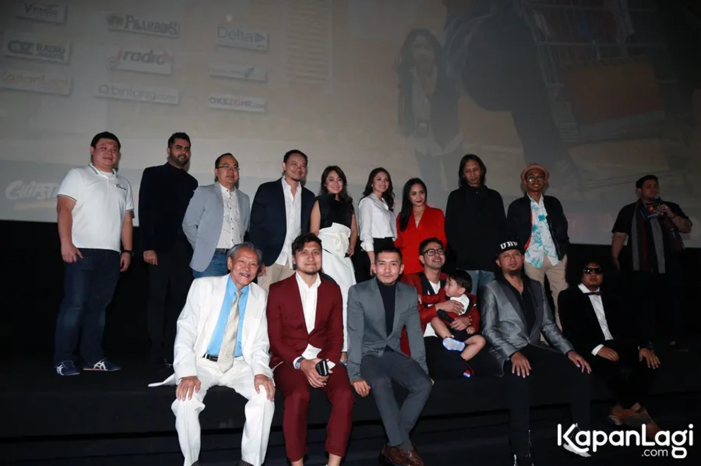 Jika Anda tidak melihat foto Arie Untung, kemungkinan karena foto dengan nomor tersebut tidak tersedia di Kapanlagi.com™