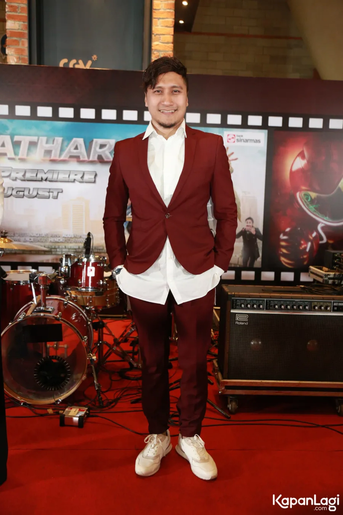 Jika Anda tidak melihat foto Arie Untung, kemungkinan karena foto dengan nomor tersebut tidak tersedia di Kapanlagi.com™