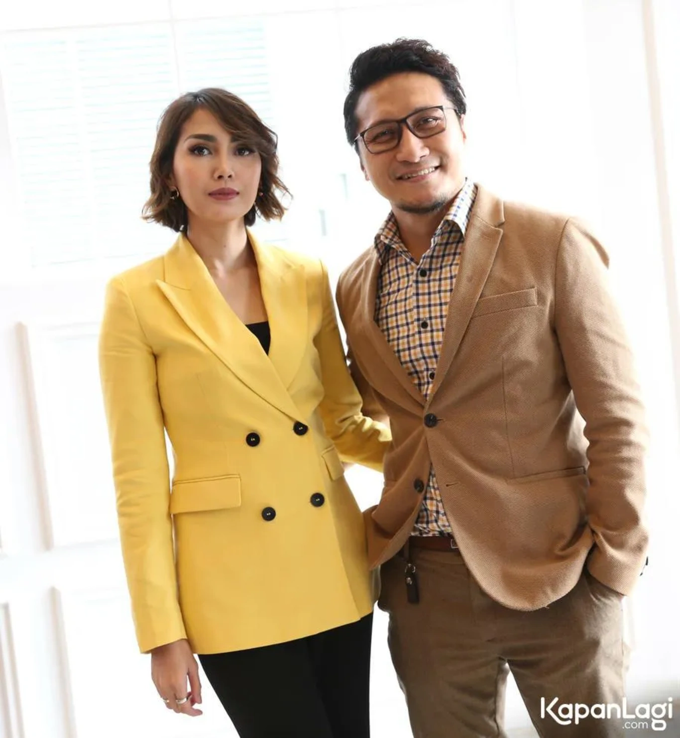 Jika Anda tidak melihat foto Arie Untung, kemungkinan karena foto dengan nomor tersebut tidak tersedia di Kapanlagi.com™