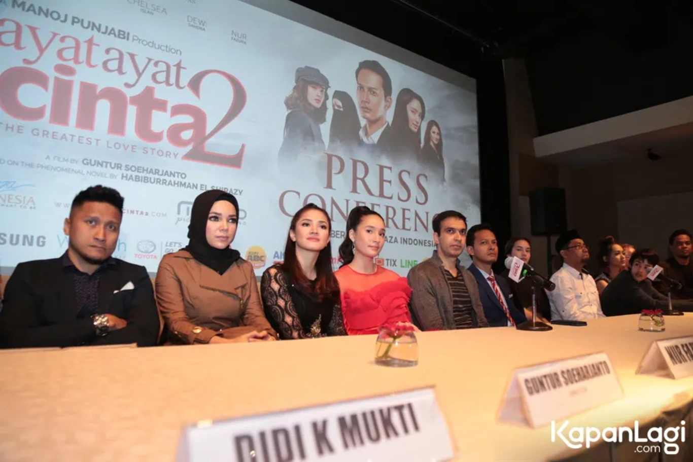 Jika Anda tidak melihat foto Arie Untung, kemungkinan karena foto dengan nomor tersebut tidak tersedia di Kapanlagi.com™