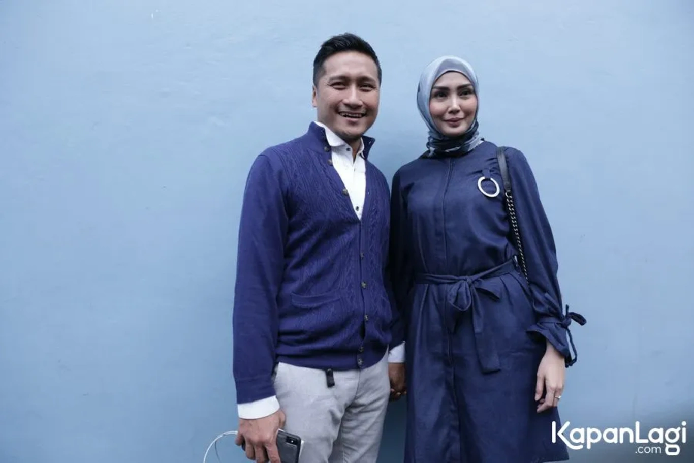 Jika Anda tidak melihat foto Arie Untung, kemungkinan karena foto dengan nomor tersebut tidak tersedia di Kapanlagi.com™