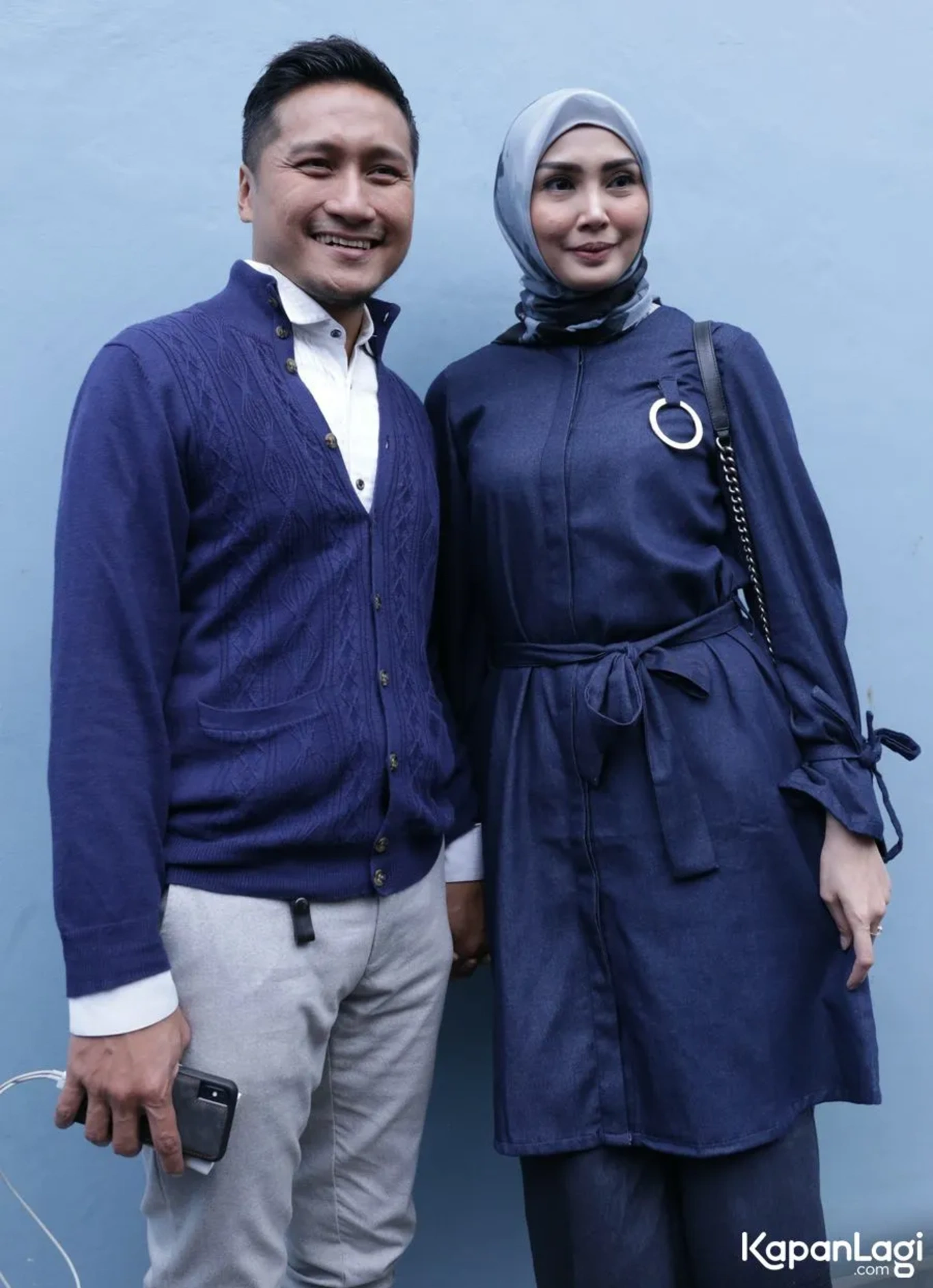 Jika Anda tidak melihat foto Arie Untung, kemungkinan karena foto dengan nomor tersebut tidak tersedia di Kapanlagi.com™