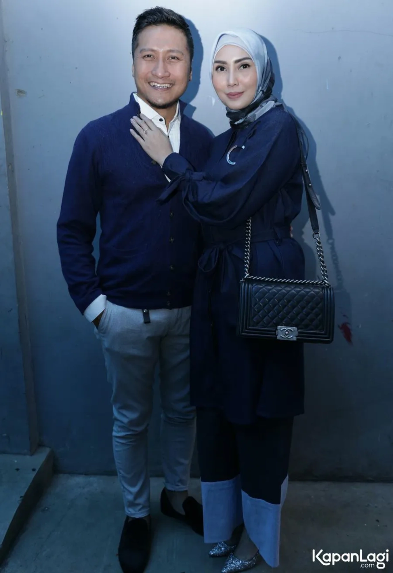 Jika Anda tidak melihat foto Arie Untung, kemungkinan karena foto dengan nomor tersebut tidak tersedia di Kapanlagi.com™