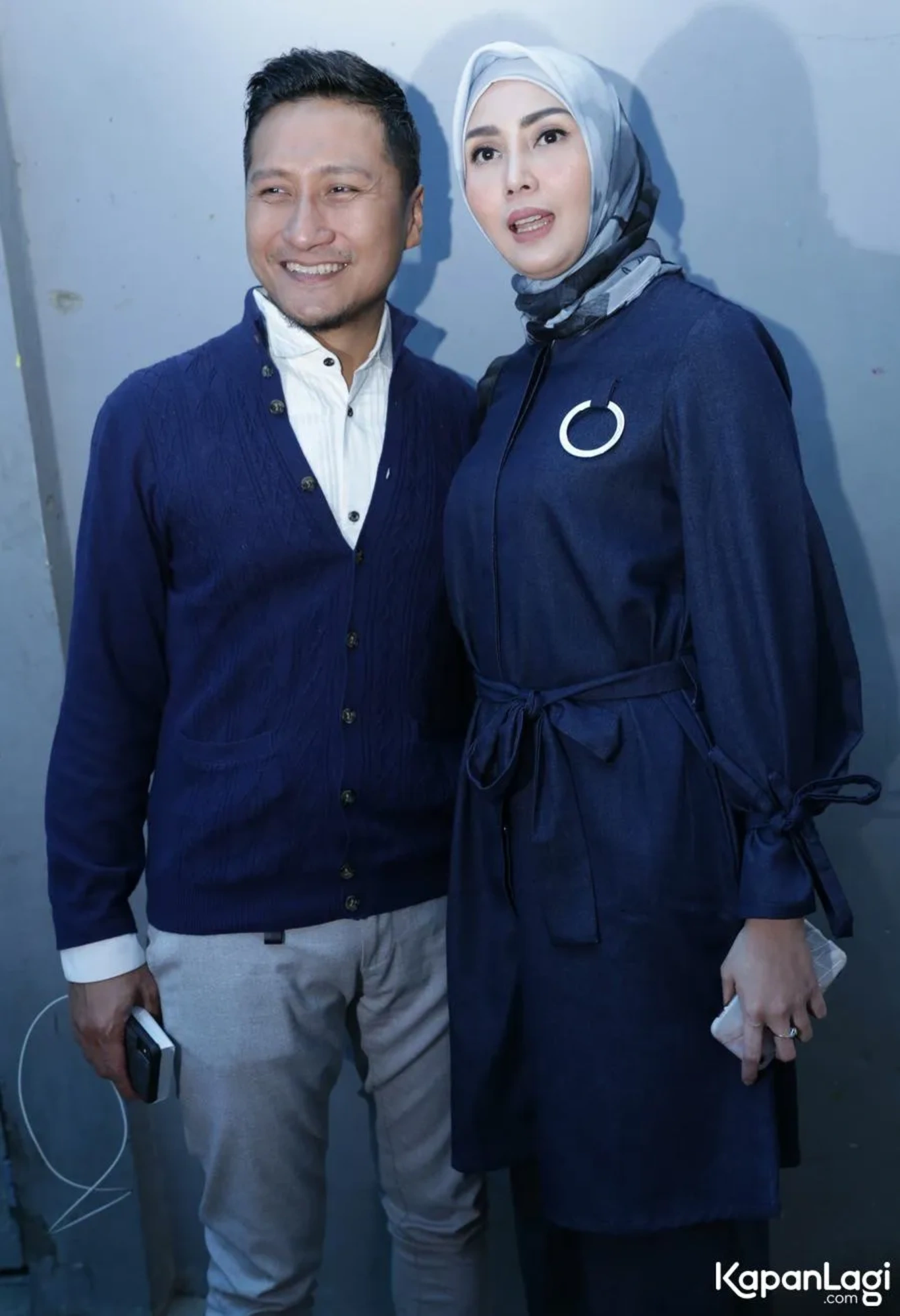 Jika Anda tidak melihat foto Arie Untung, kemungkinan karena foto dengan nomor tersebut tidak tersedia di Kapanlagi.com™