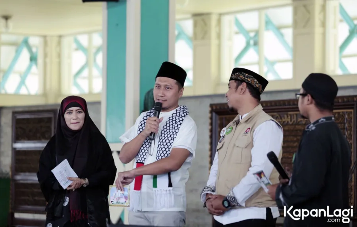 Jika Anda tidak melihat foto Arie Untung, kemungkinan karena foto dengan nomor tersebut tidak tersedia di Kapanlagi.com™