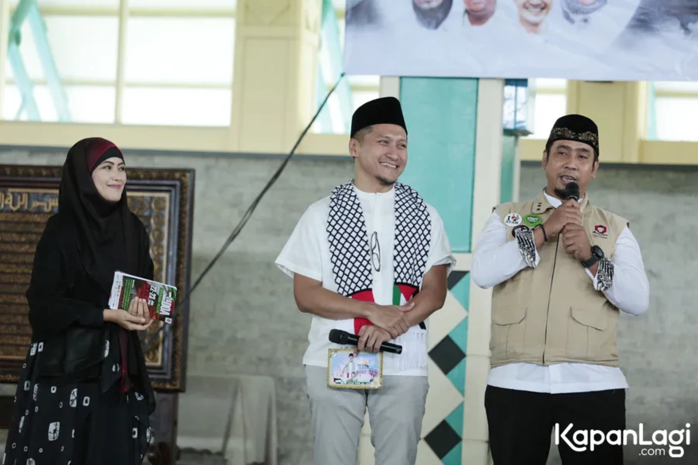 Jika Anda tidak melihat foto Arie Untung, kemungkinan karena foto dengan nomor tersebut tidak tersedia di Kapanlagi.com™