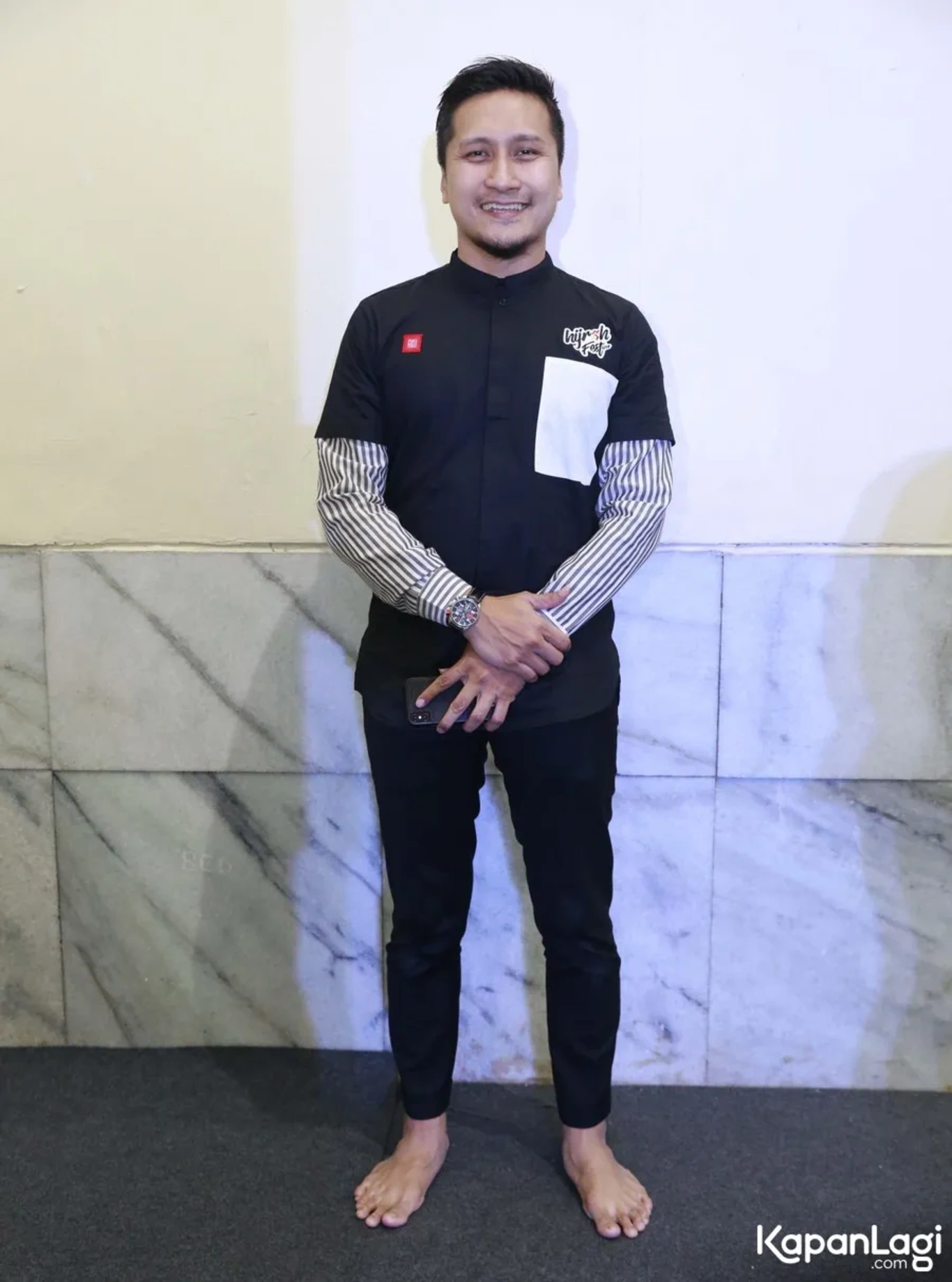 Jika Anda tidak melihat foto Arie Untung, kemungkinan karena foto dengan nomor tersebut tidak tersedia di Kapanlagi.com™