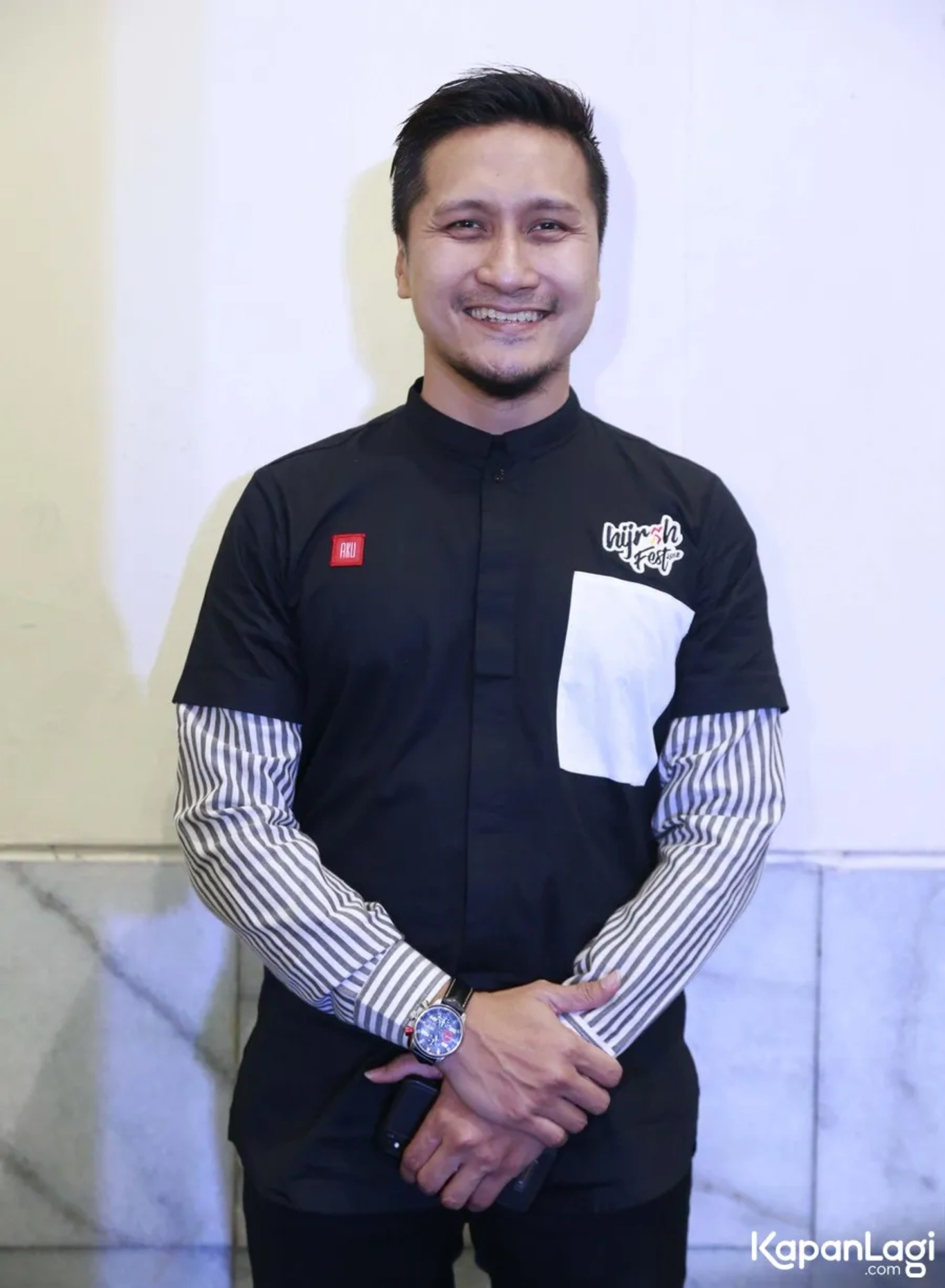 Jika Anda tidak melihat foto Arie Untung, kemungkinan karena foto dengan nomor tersebut tidak tersedia di Kapanlagi.com™