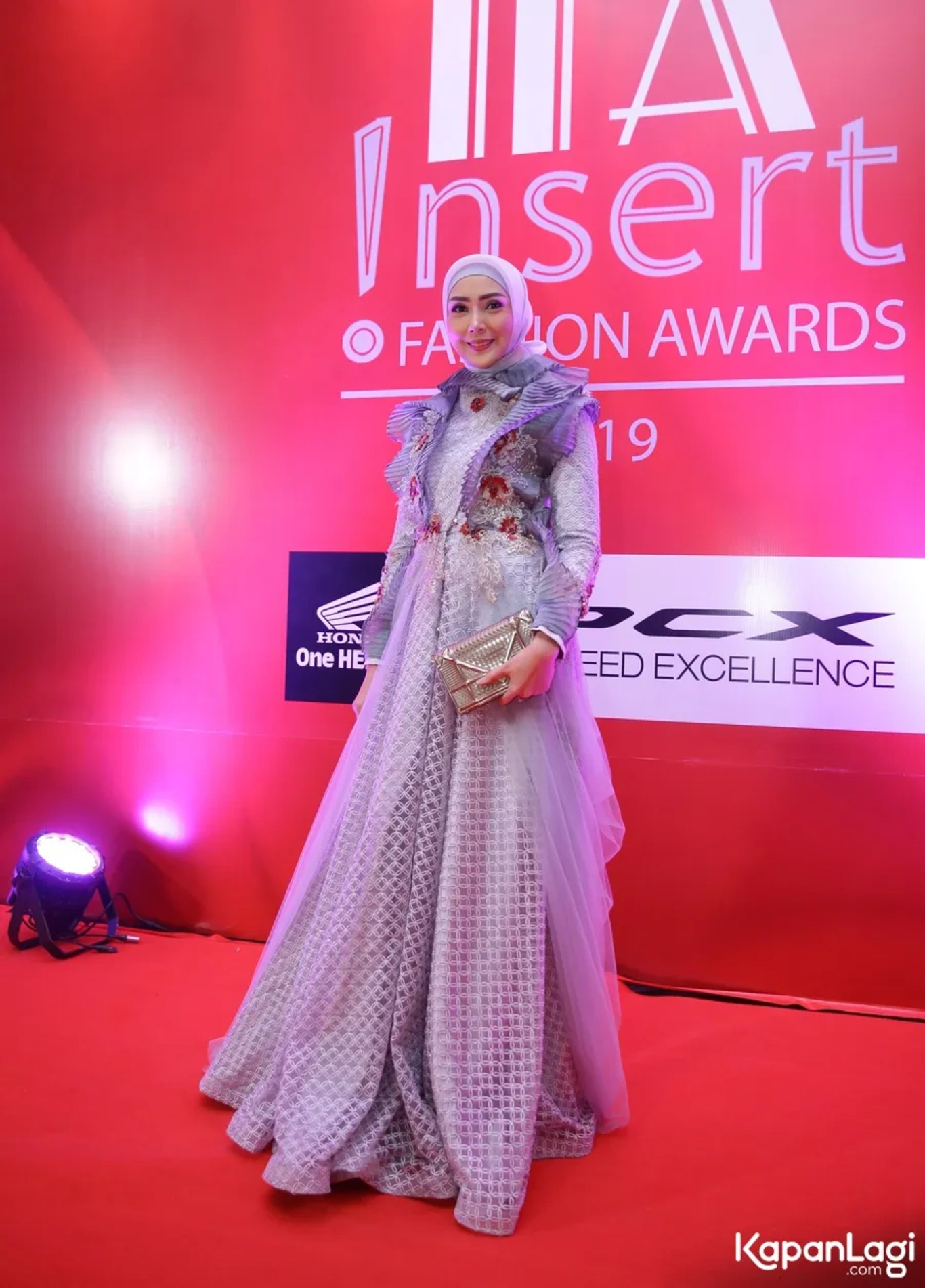 Jika Anda tidak melihat foto Arie Untung, kemungkinan karena foto dengan nomor tersebut tidak tersedia di Kapanlagi.com™