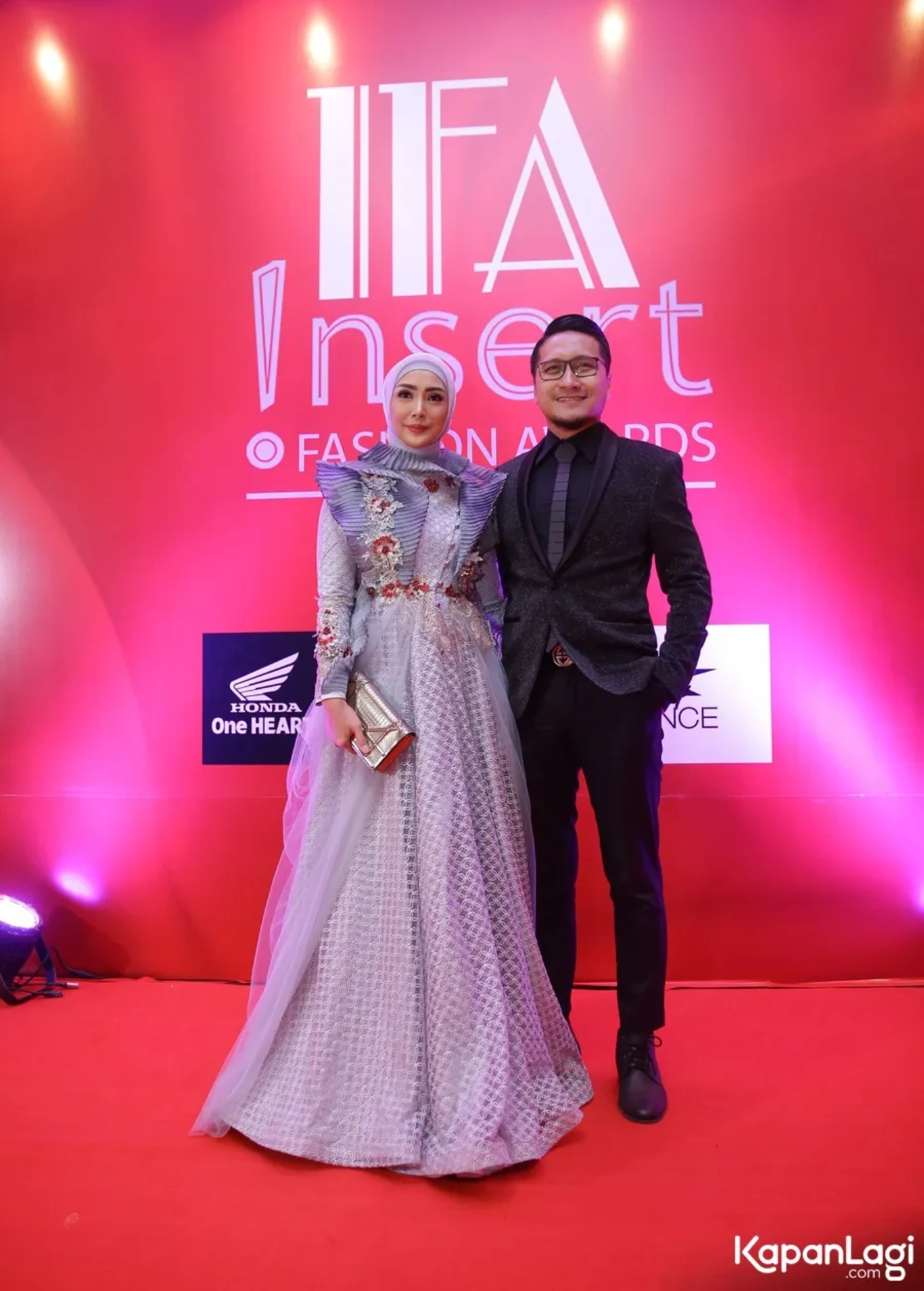 Jika Anda tidak melihat foto Arie Untung, kemungkinan karena foto dengan nomor tersebut tidak tersedia di Kapanlagi.com™